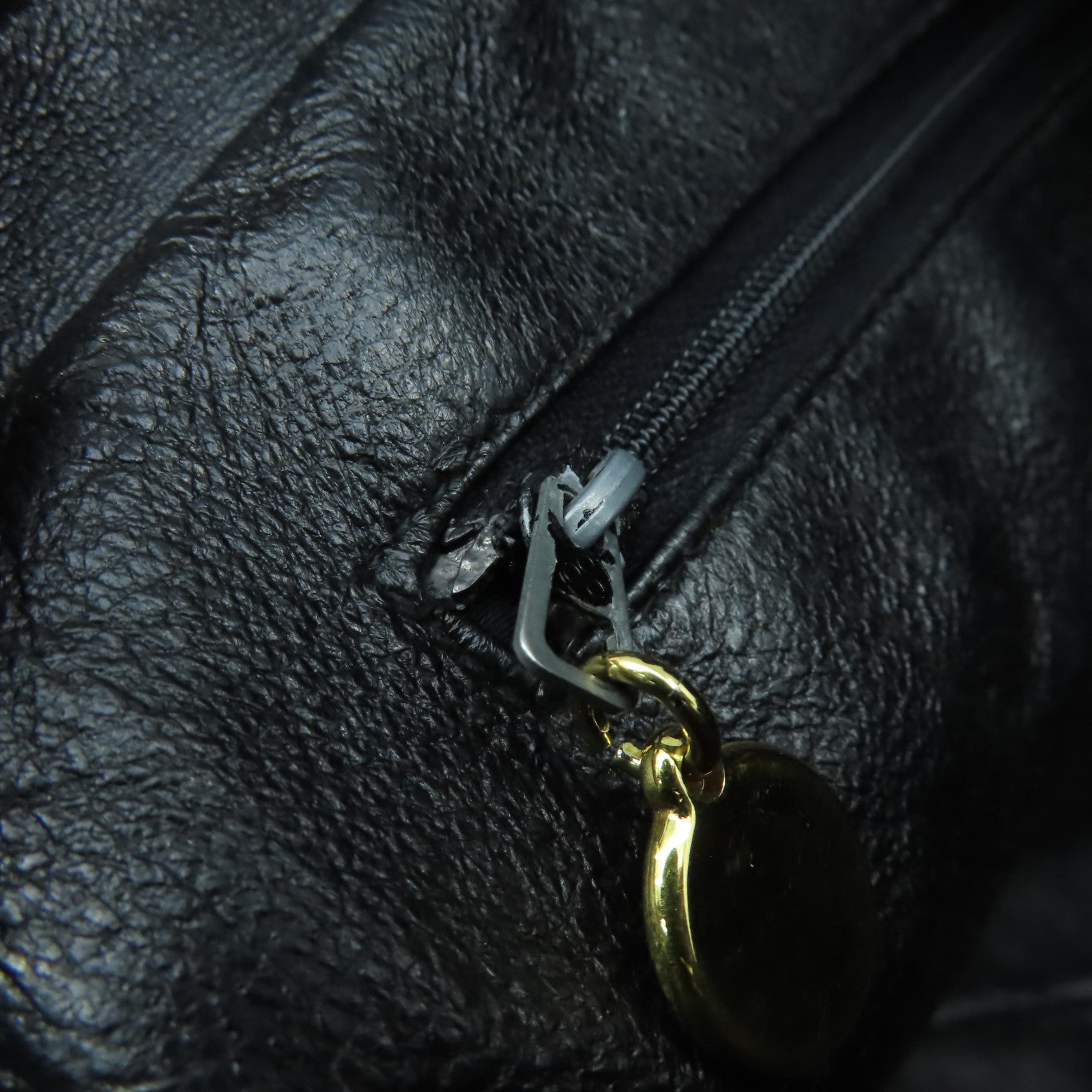 CHANEL Caviar皮革Vintage Shoulder Bag金扣肩背袋黑色