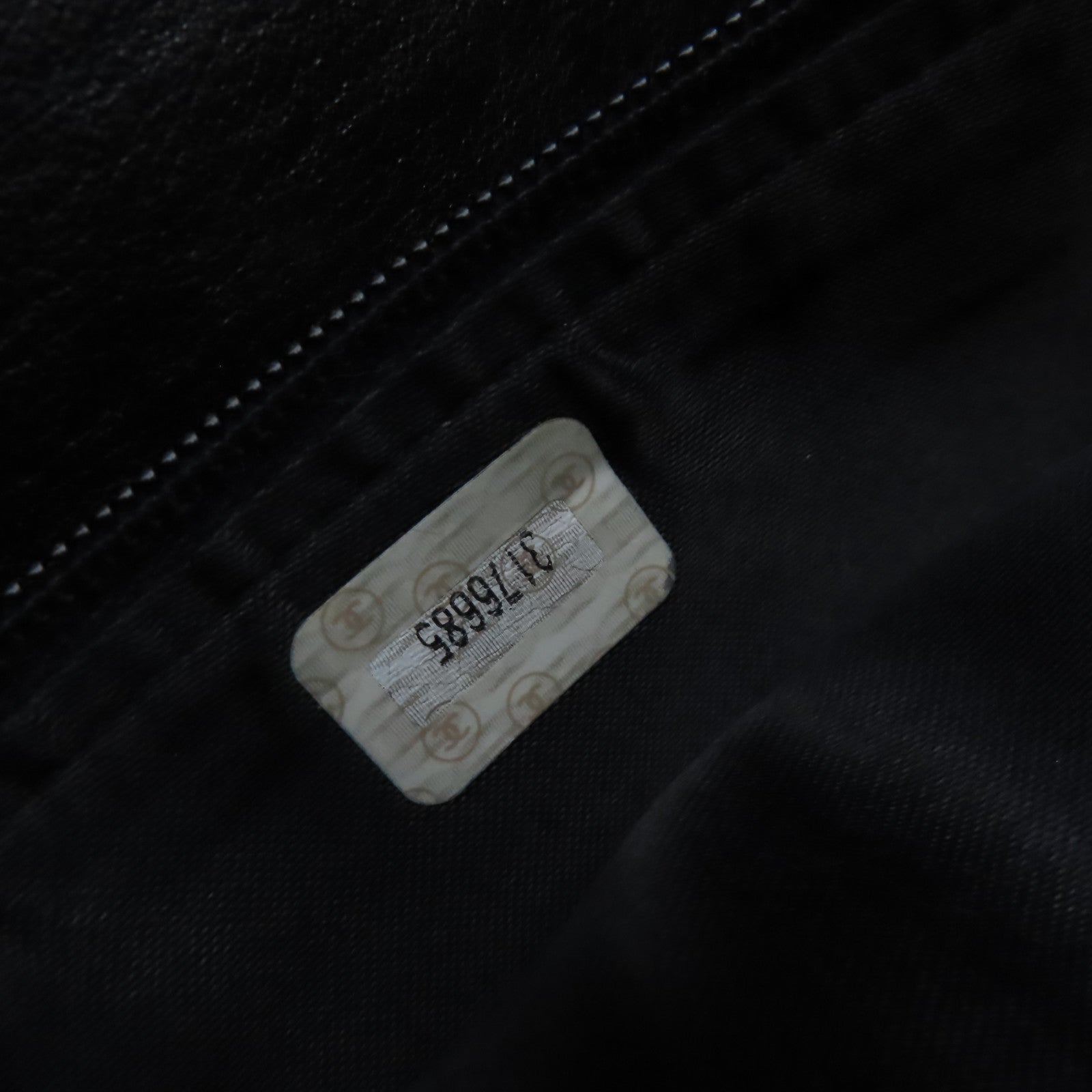 CHANEL Caviar皮革Vintage Shoulder Bag金扣肩背袋黑色