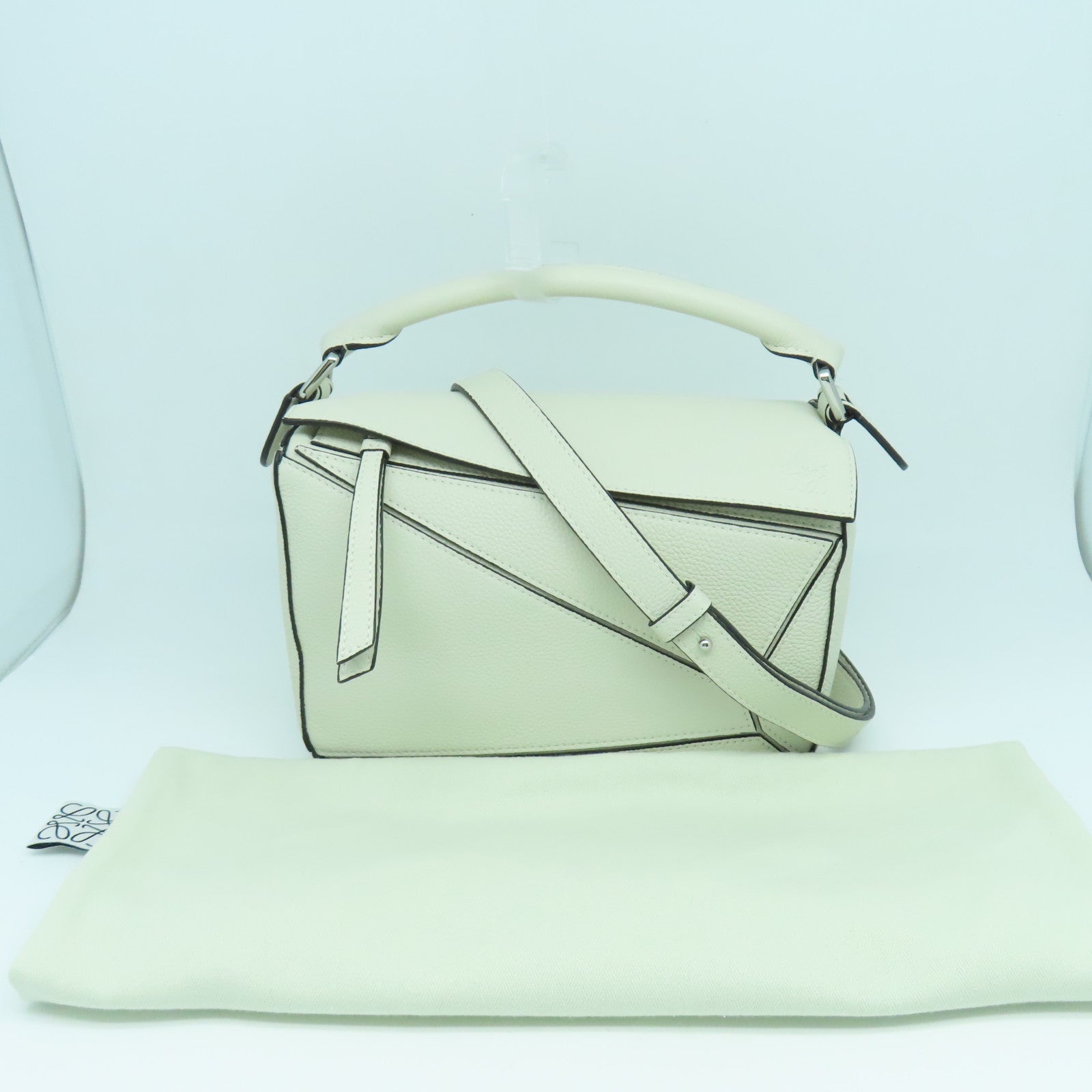 LOEWE 牛皮皮革Puzzle PM銀扣手挽肩背兩用袋白色