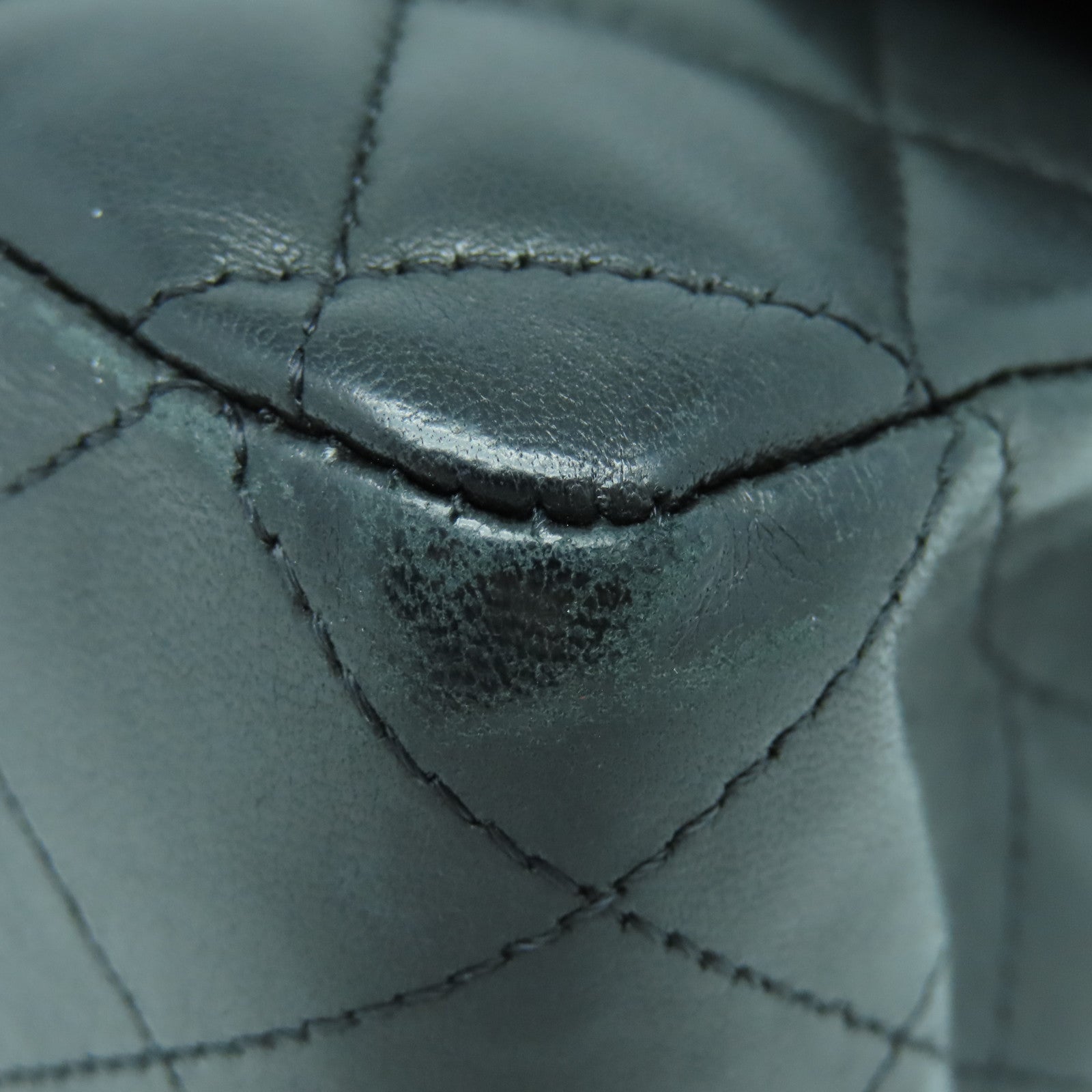 CHANEL 菱格羊皮皮革Classic Medium Bag金扣链带肩背袋黑色