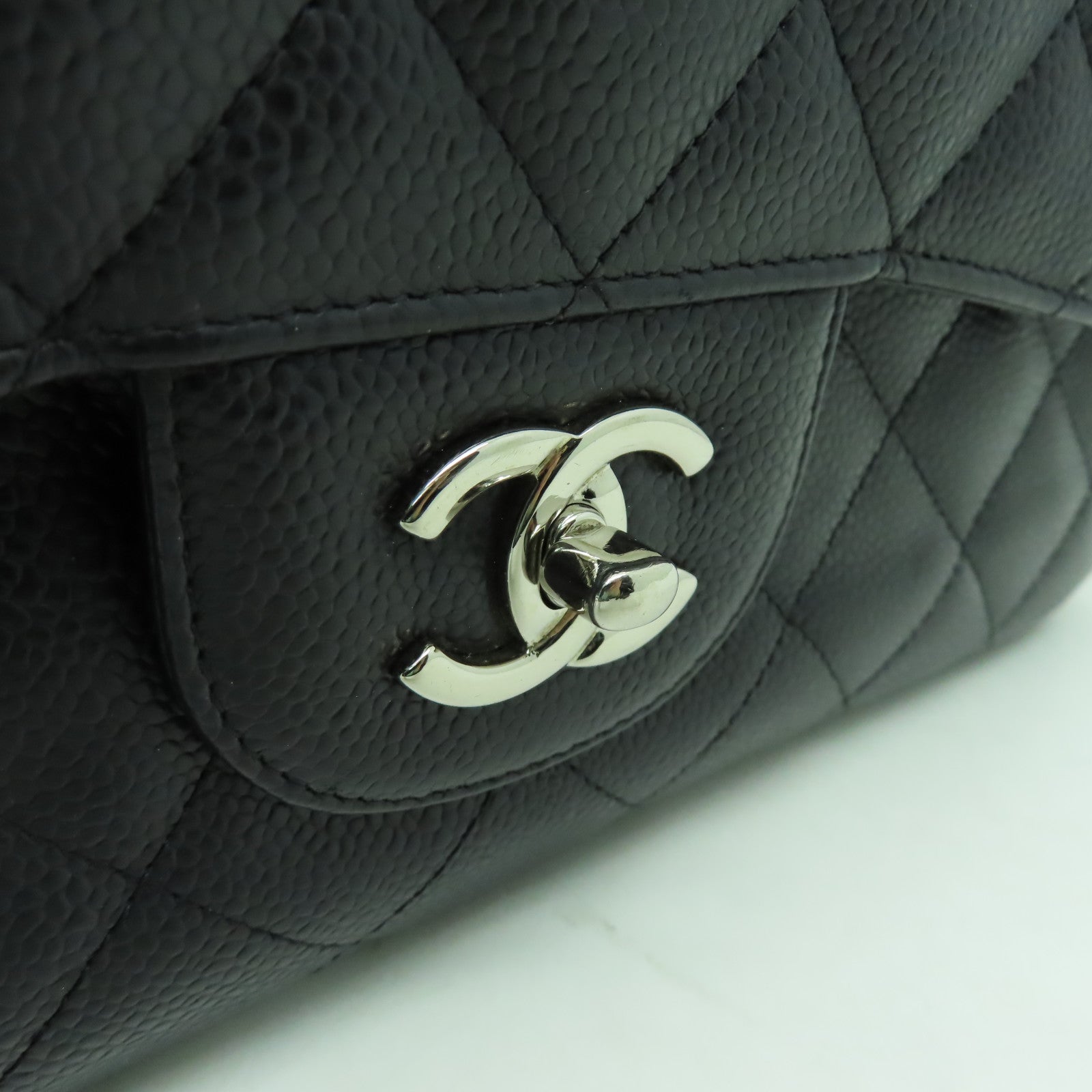 CHANEL 菱格Caviar皮革Classic 30銀扣鏈帶肩背袋黒色