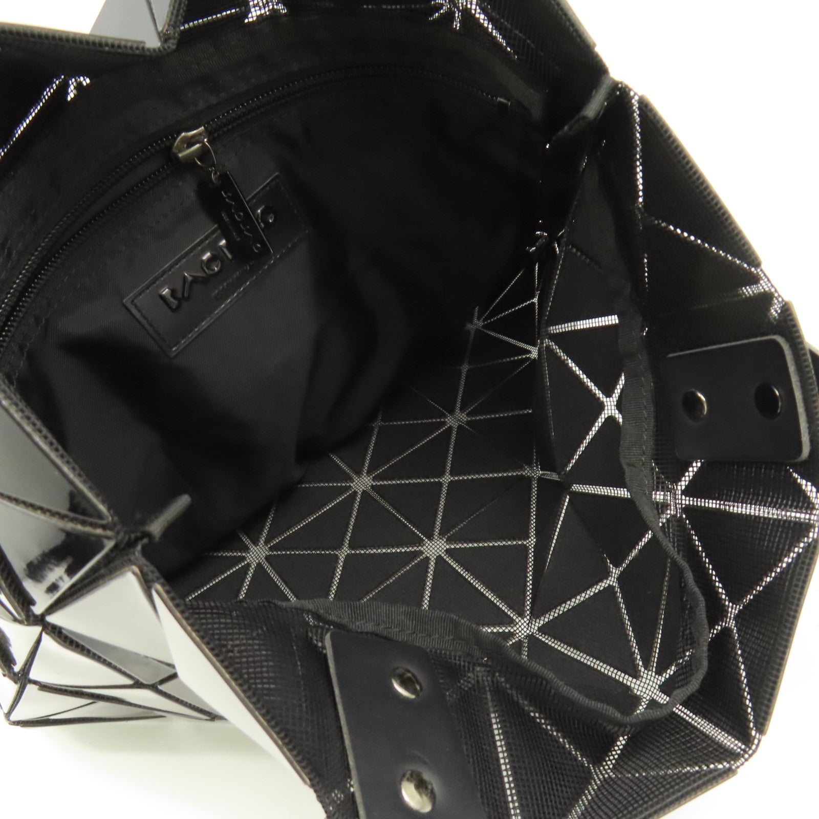 ISSEY MIYAKE PVC Issey Miyake黑扣手挽袋黑色