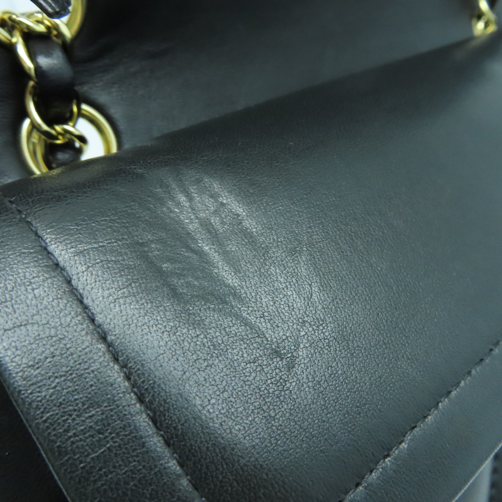 CHANEL 菱格羊皮皮革Classic Medium Bag金扣链带肩背袋黑色