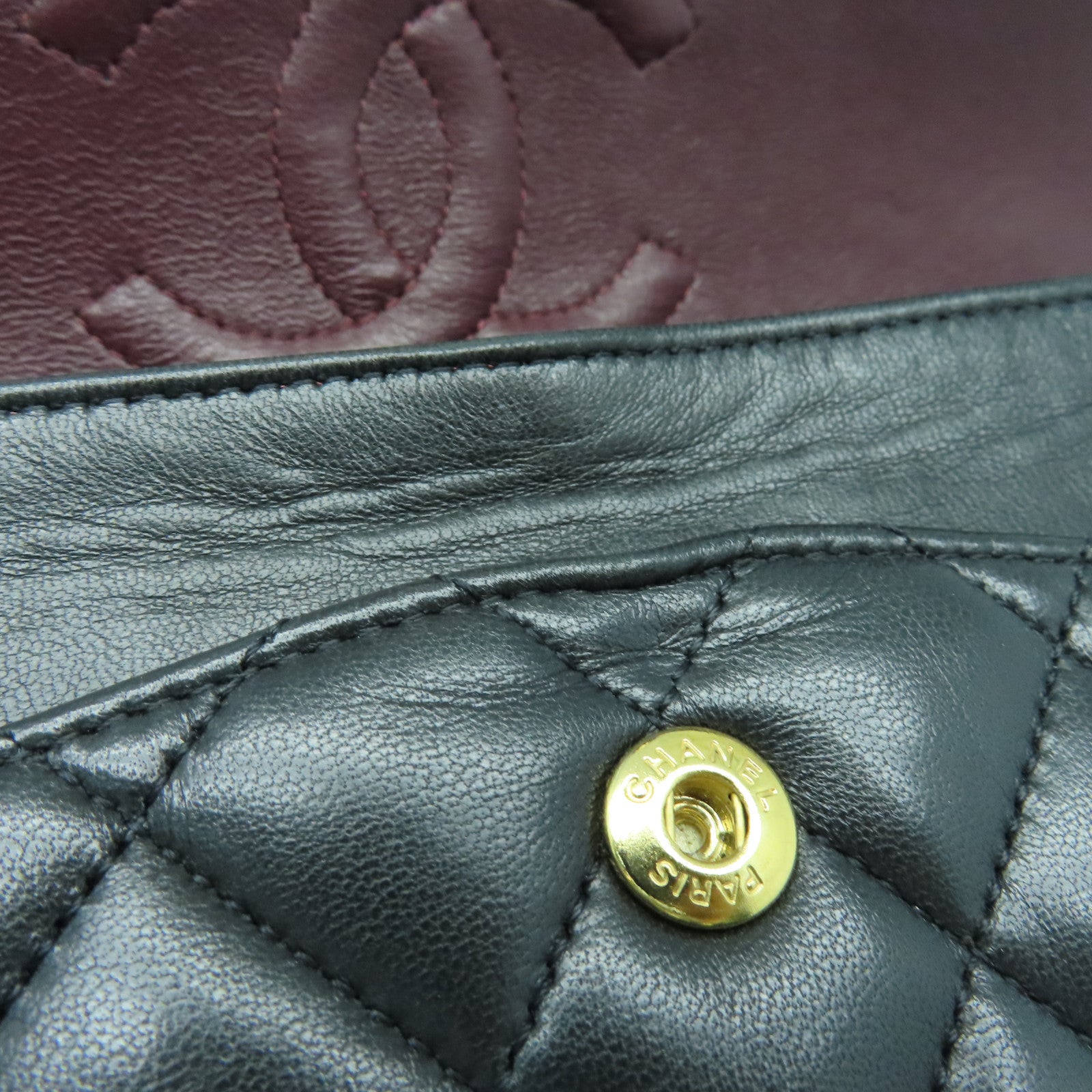 CHANEL 菱格羊皮皮革Classic Medium Bag金扣链带肩背袋黑色