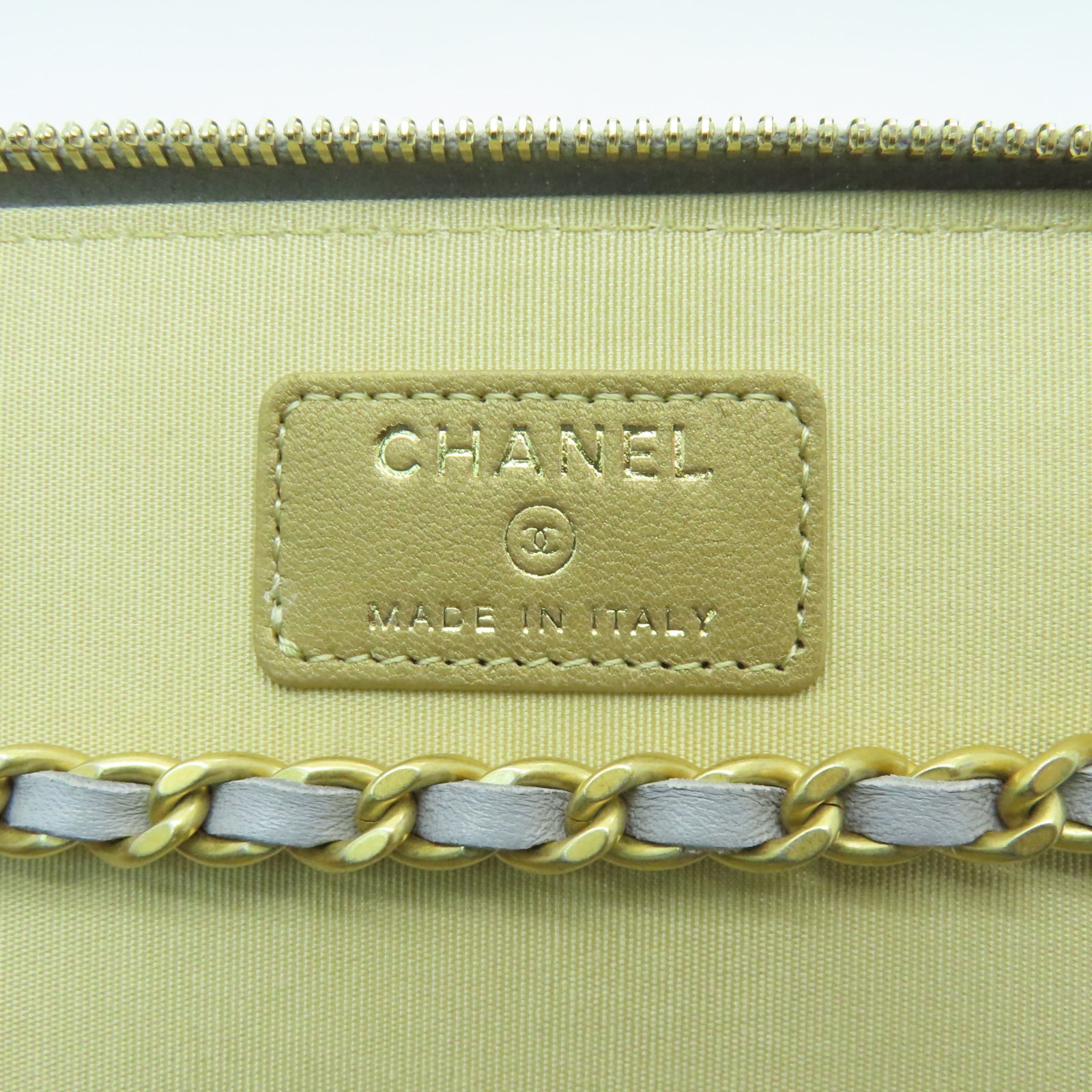 CHANEL 菱格羊皮皮革Chain Shoulder金扣鏈帶肩背袋淺灰色