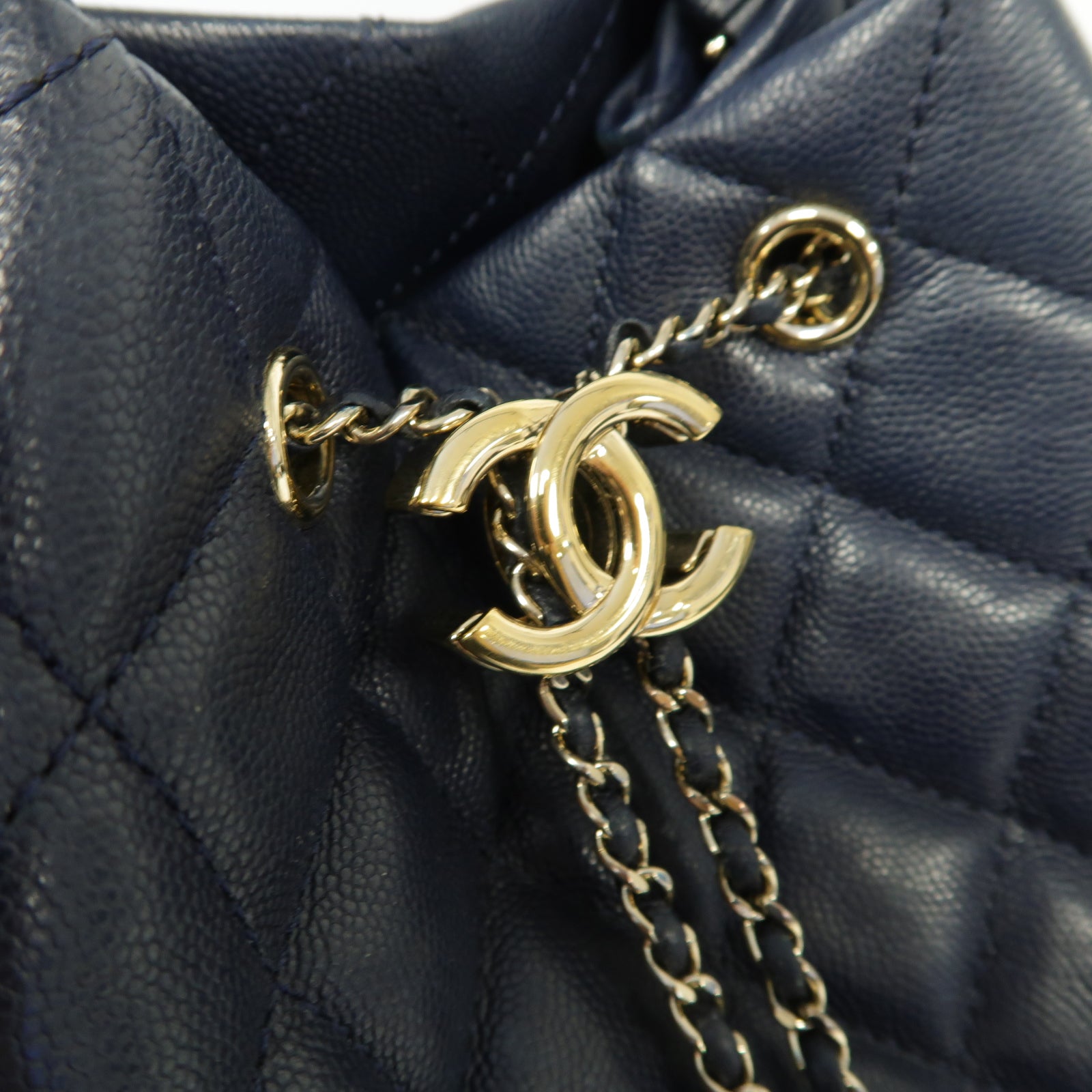 CHANEL 菱格Caviar皮革Bucket Bag金扣手挽肩背兩用袋藍色