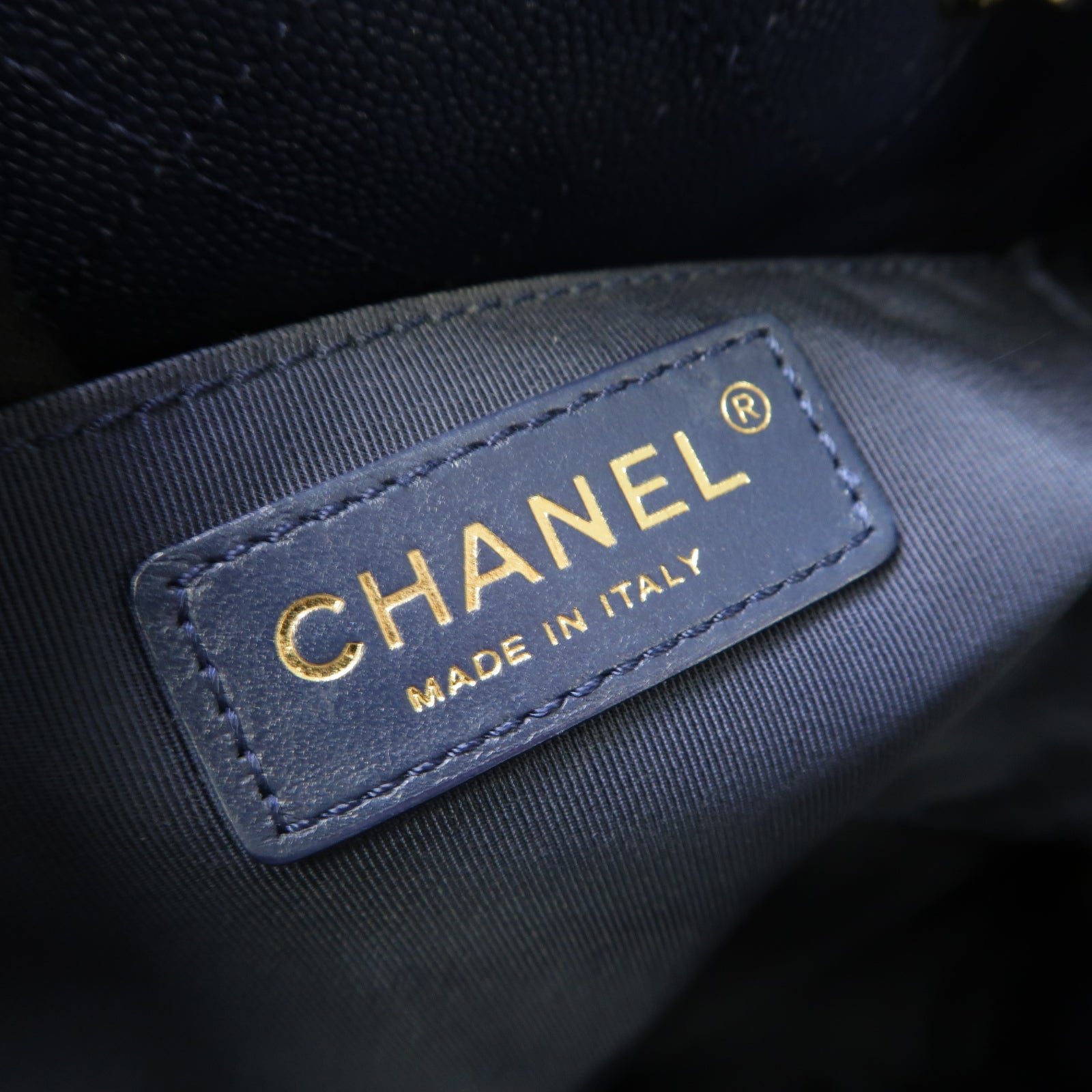 CHANEL 菱格Caviar皮革Bucket Bag金扣手挽肩背兩用袋藍色