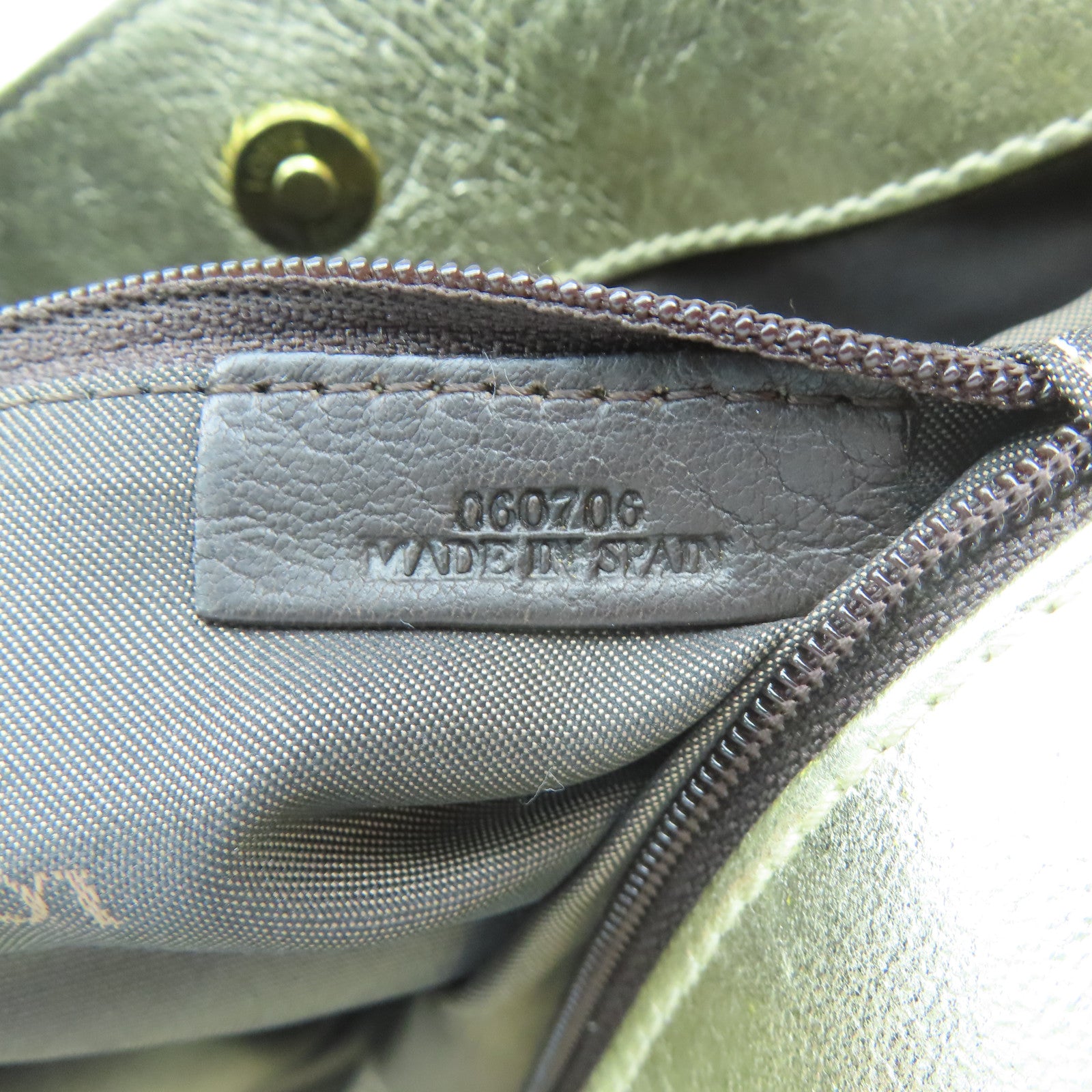 LOEWE 羊皮皮革Hand Bag金扣手挽袋金色