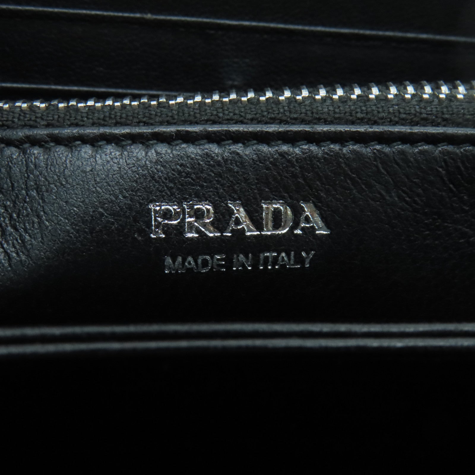 PRADA 牛皮皮革Long Wallet銀扣長錢包黑色