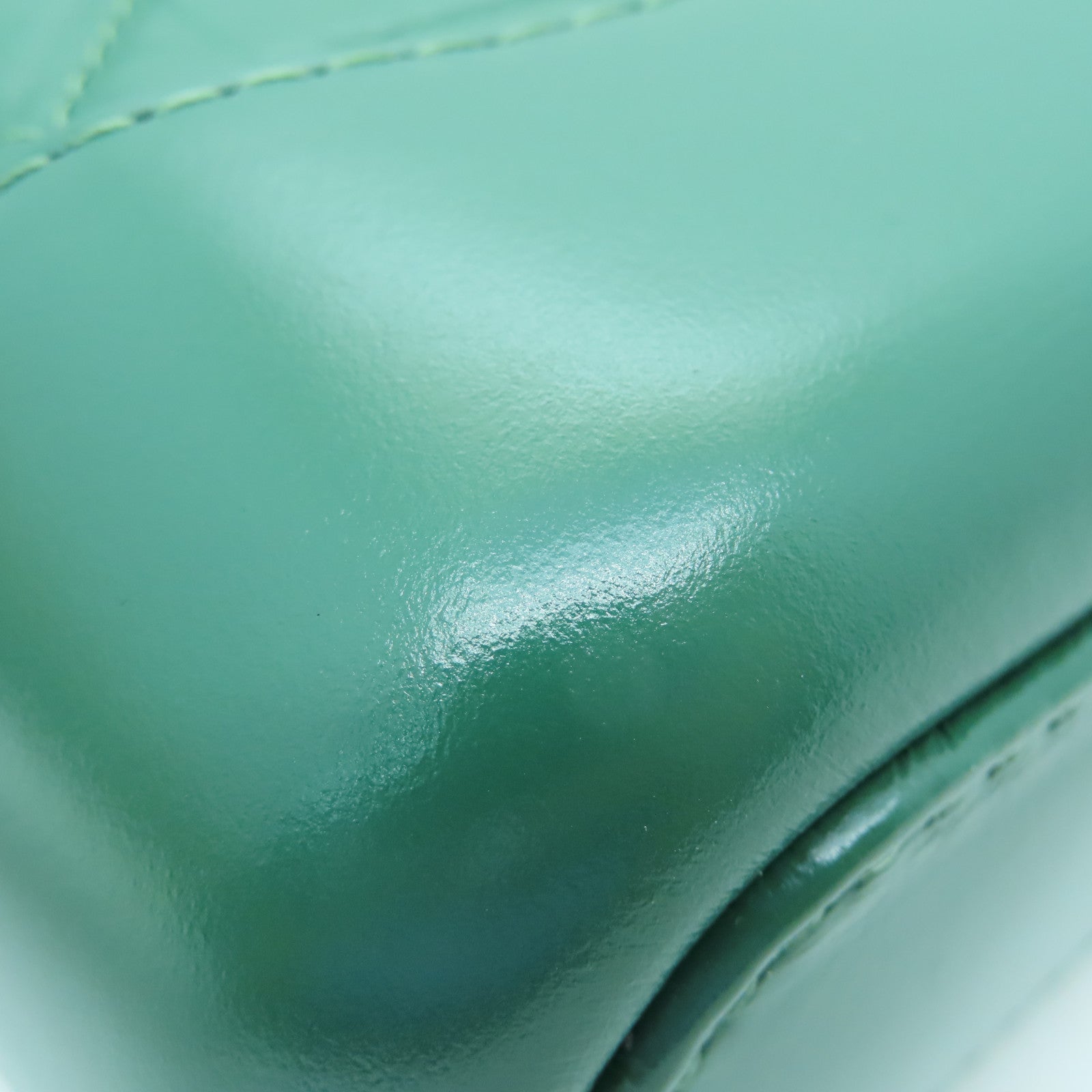 CHANEL 菱格Aged Calf皮革Small Gabrielle金银扣链带肩背袋绿色