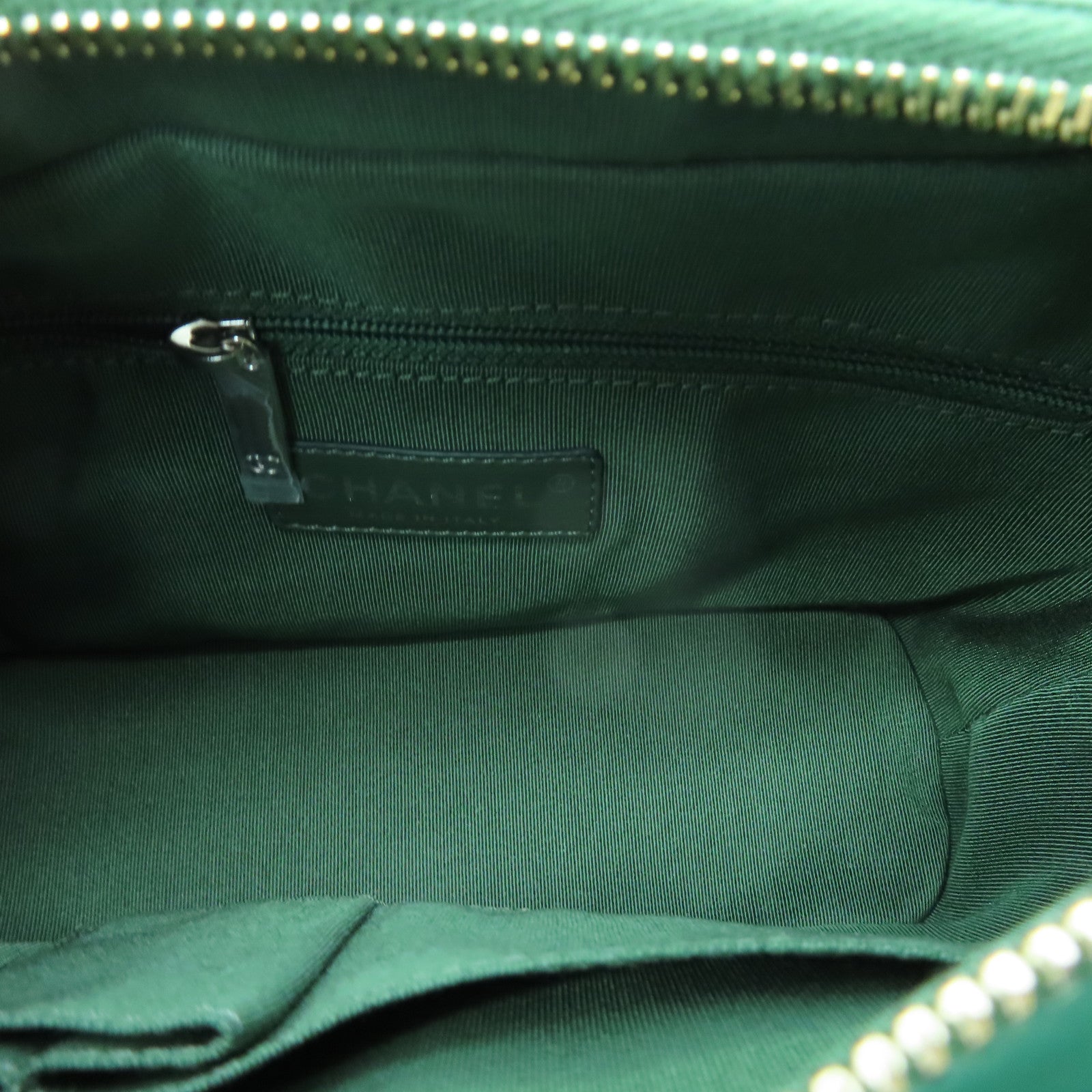 CHANEL 菱格Aged Calf皮革Small Gabrielle金银扣链带肩背袋绿色