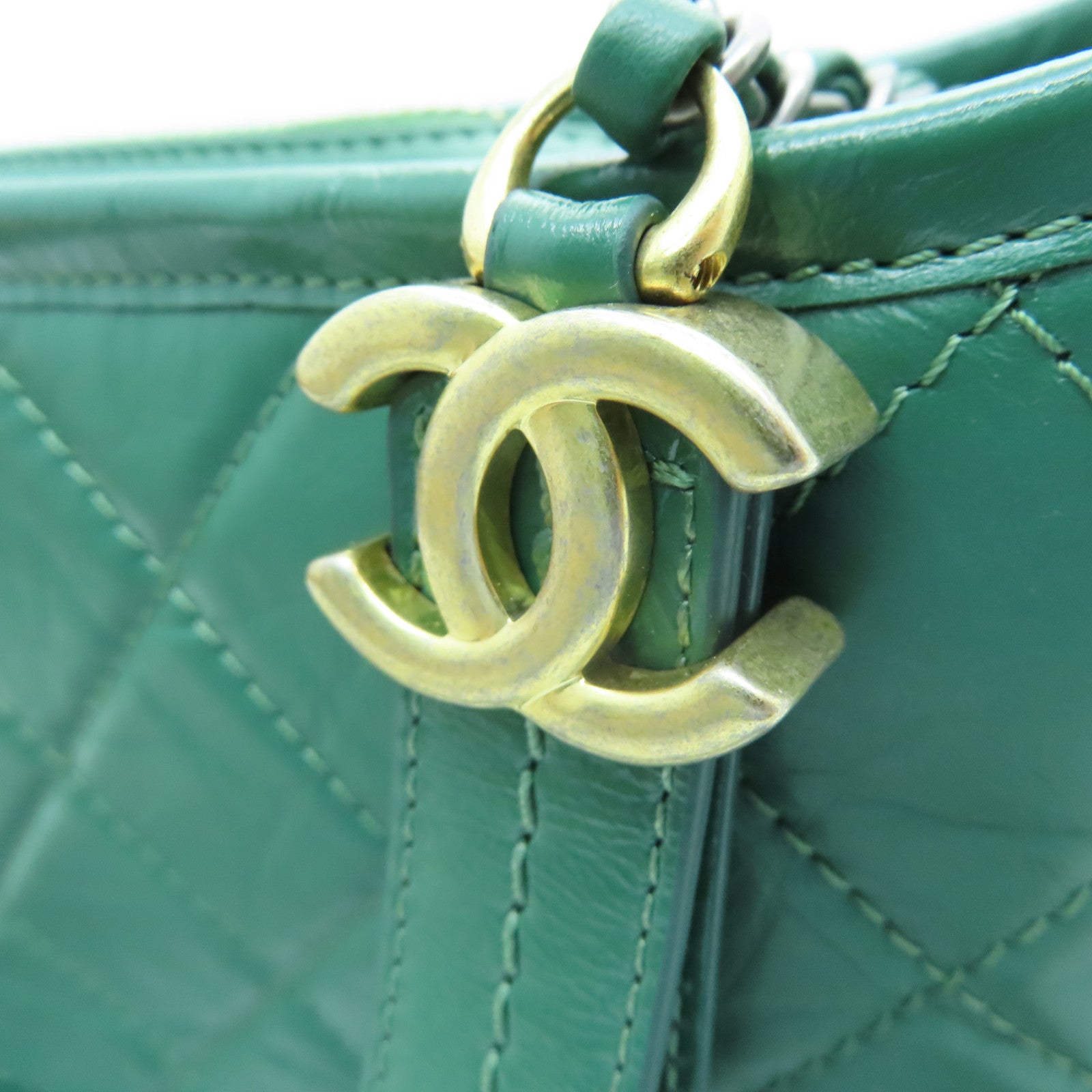 CHANEL 菱格Aged Calf皮革Small Gabrielle金银扣链带肩背袋绿色
