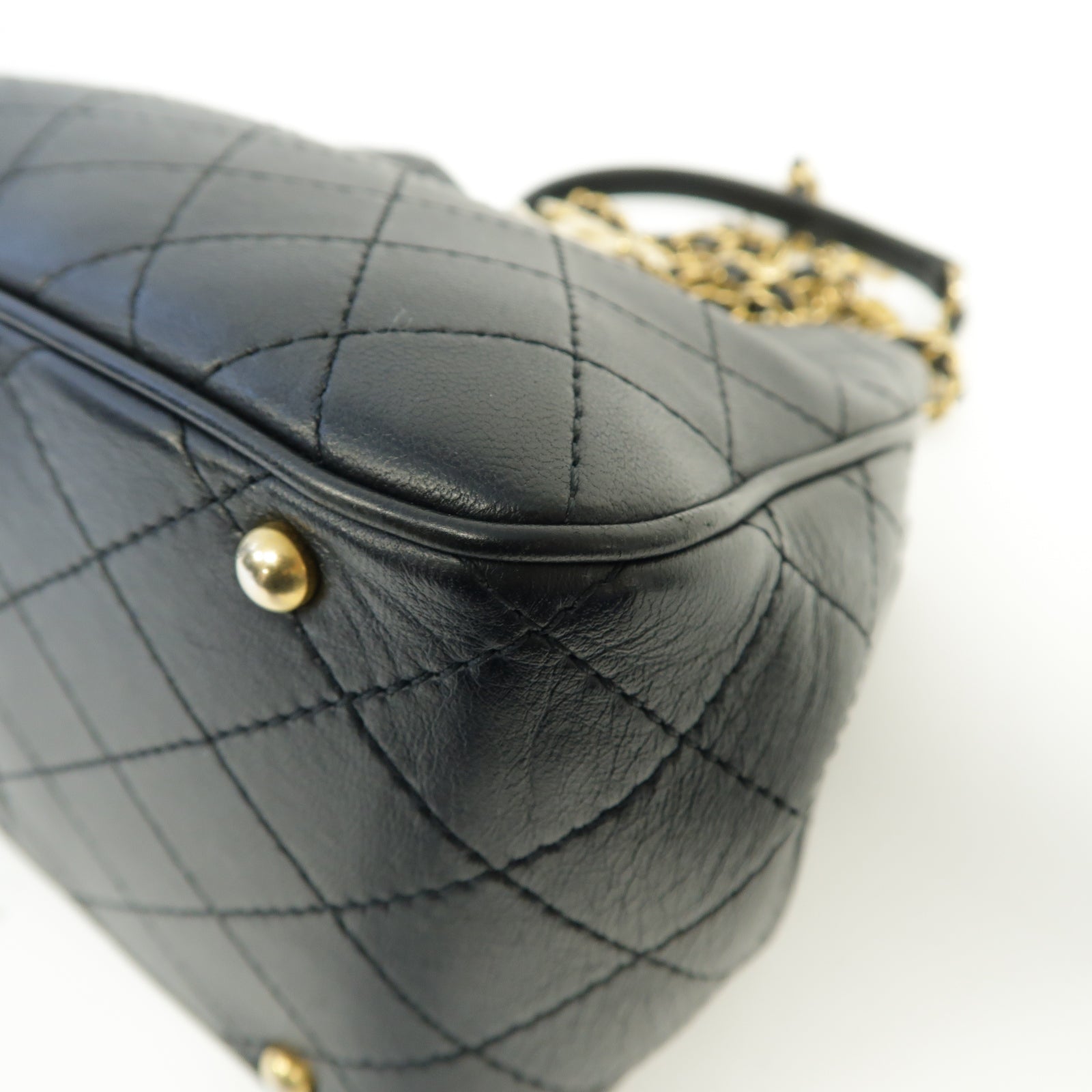 CHANEL 菱格牛皮皮革Bucket Bag金扣鏈帶肩背袋黒色