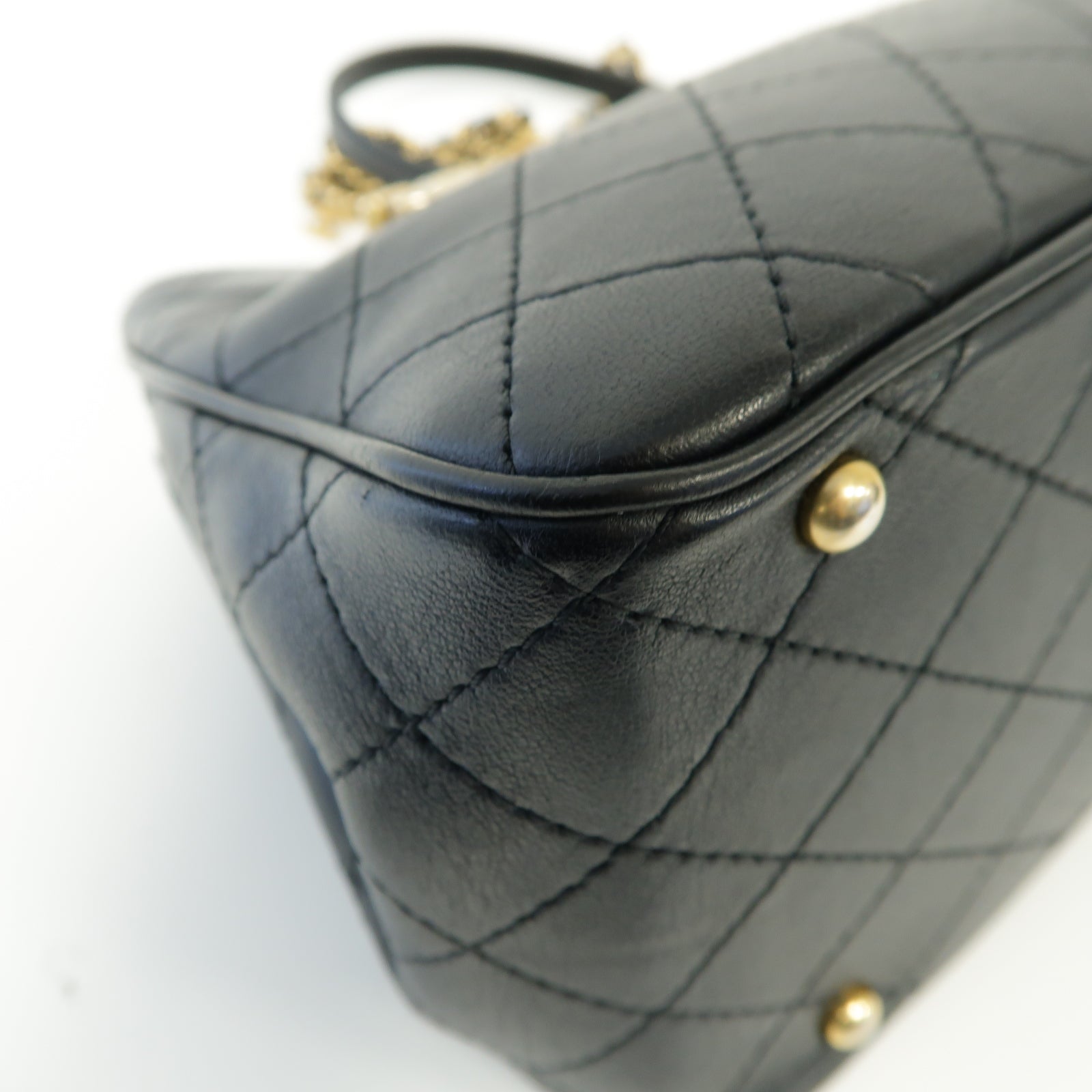 CHANEL 菱格牛皮皮革Bucket Bag金扣鏈帶肩背袋黒色
