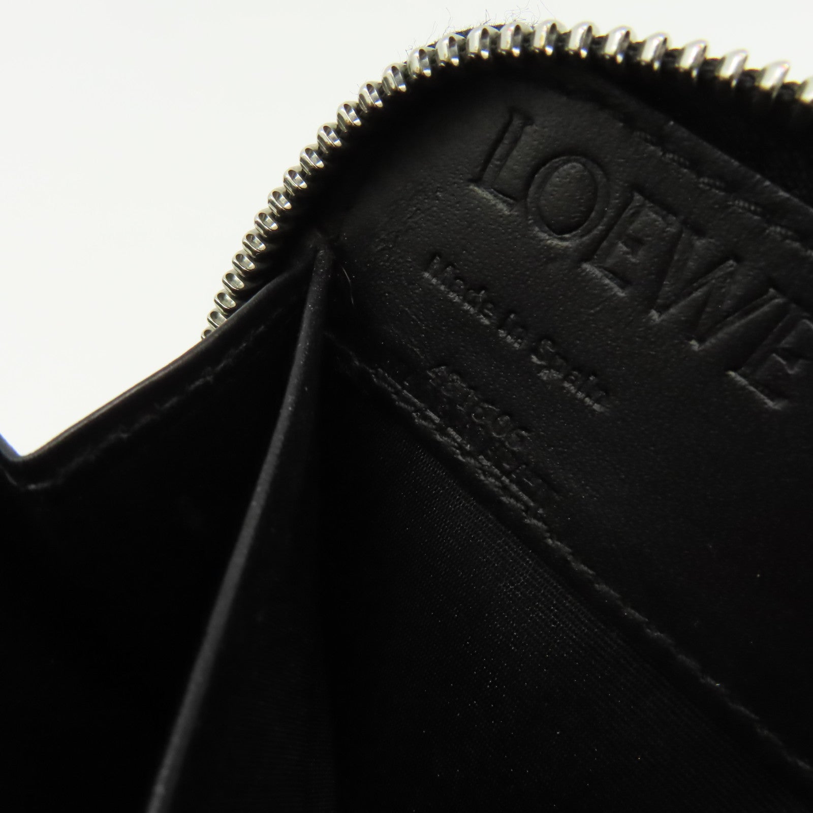 LOEWE 【激減優惠】牛皮皮革Billetero C/Crema Negro Zipper Long Wallet拉鏈長錢包黑色