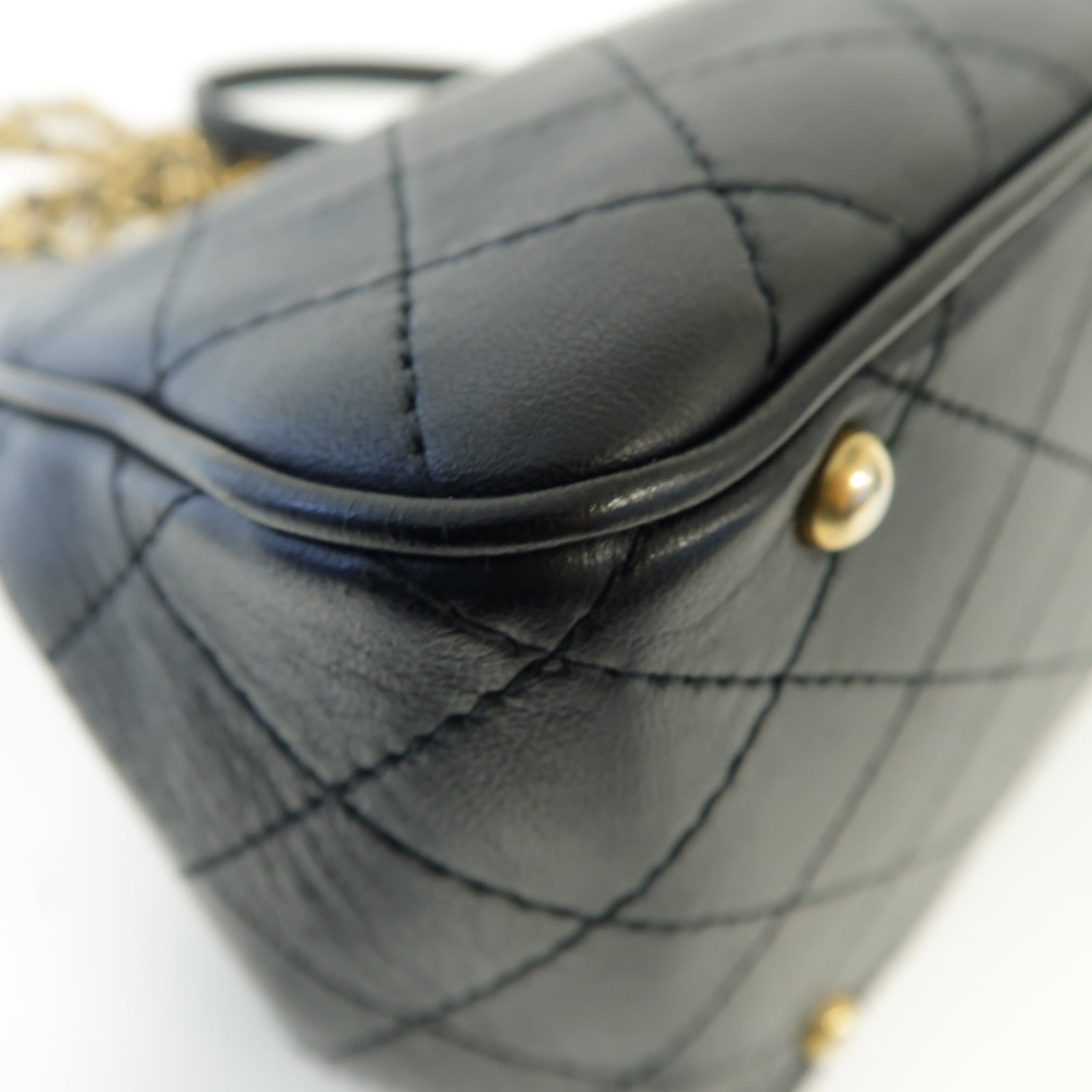 CHANEL 菱格牛皮皮革Bucket Bag金扣鏈帶肩背袋黒色