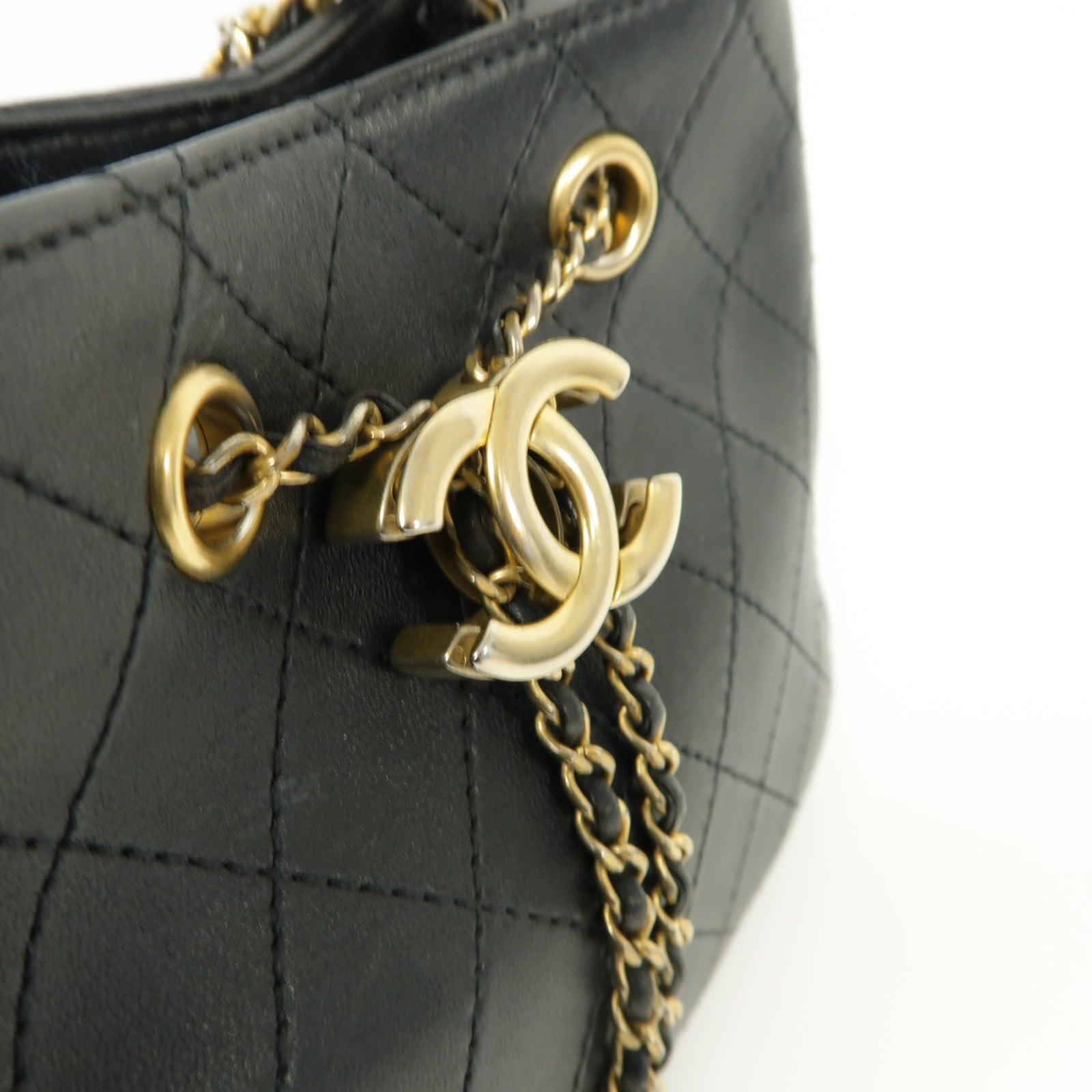 CHANEL 菱格牛皮皮革Bucket Bag金扣鏈帶肩背袋黒色