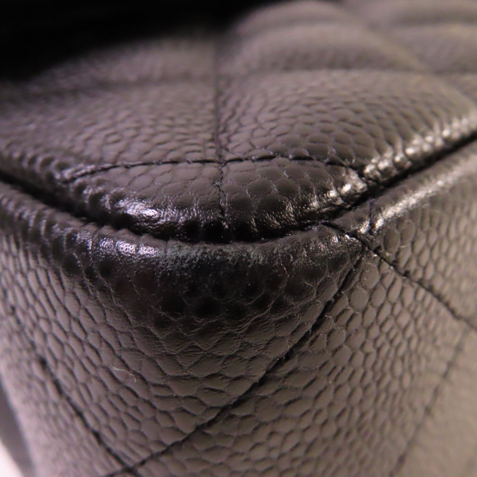 CHANEL 菱格Caviar皮革Jumbo 30 Chain Shoulder Bag金扣鏈帶肩背袋黑色