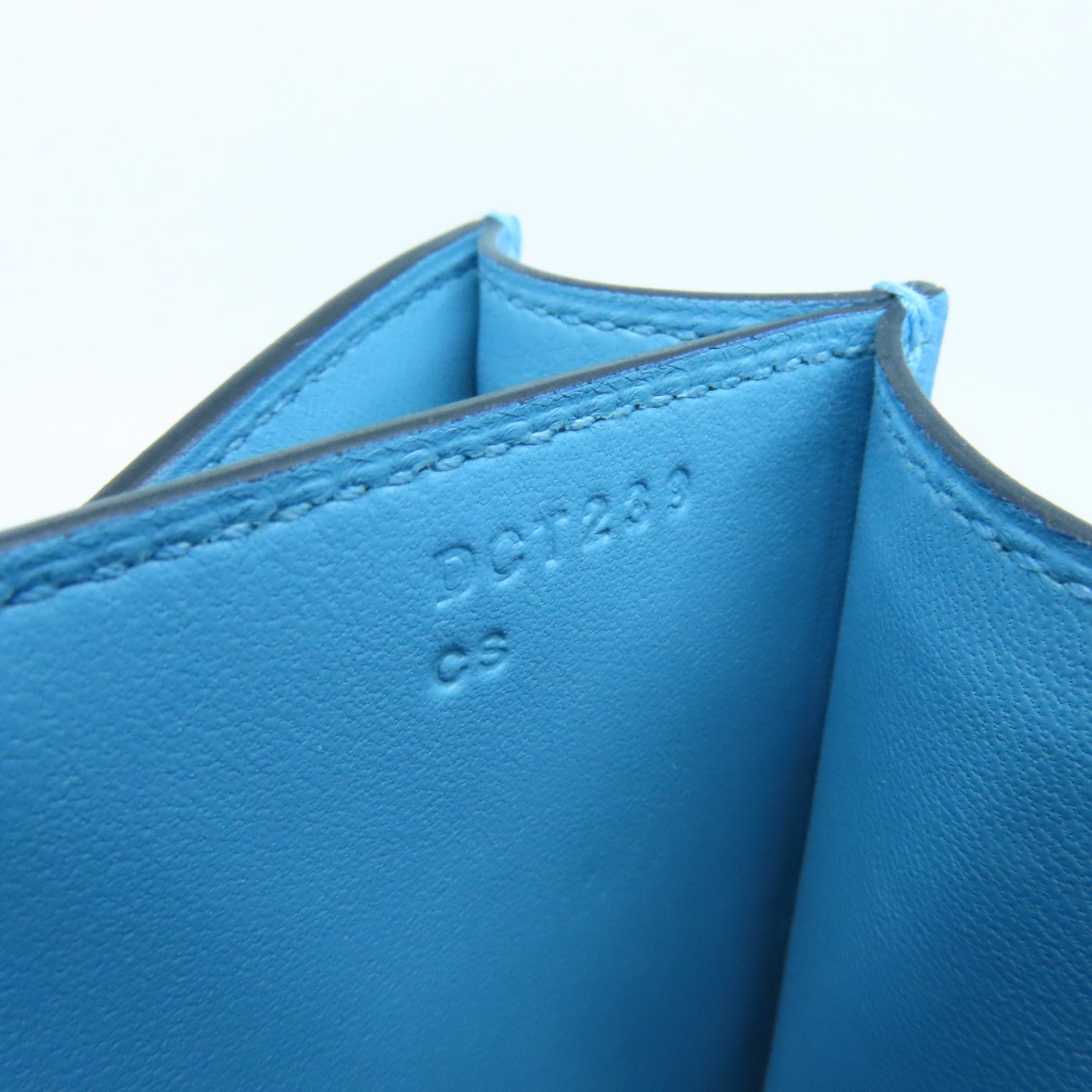 HERMES 【激減優惠】Epsom皮革Constance 24銀扣肩背袋Bleu du nord藍色