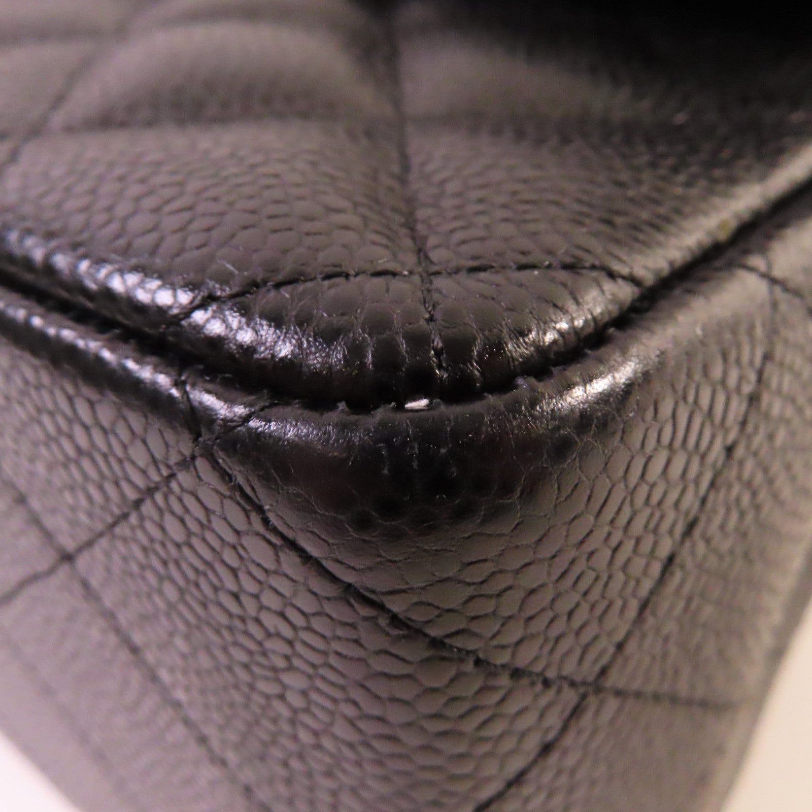 CHANEL 菱格Caviar皮革Jumbo 30 Chain Shoulder Bag金扣鏈帶肩背袋黑色