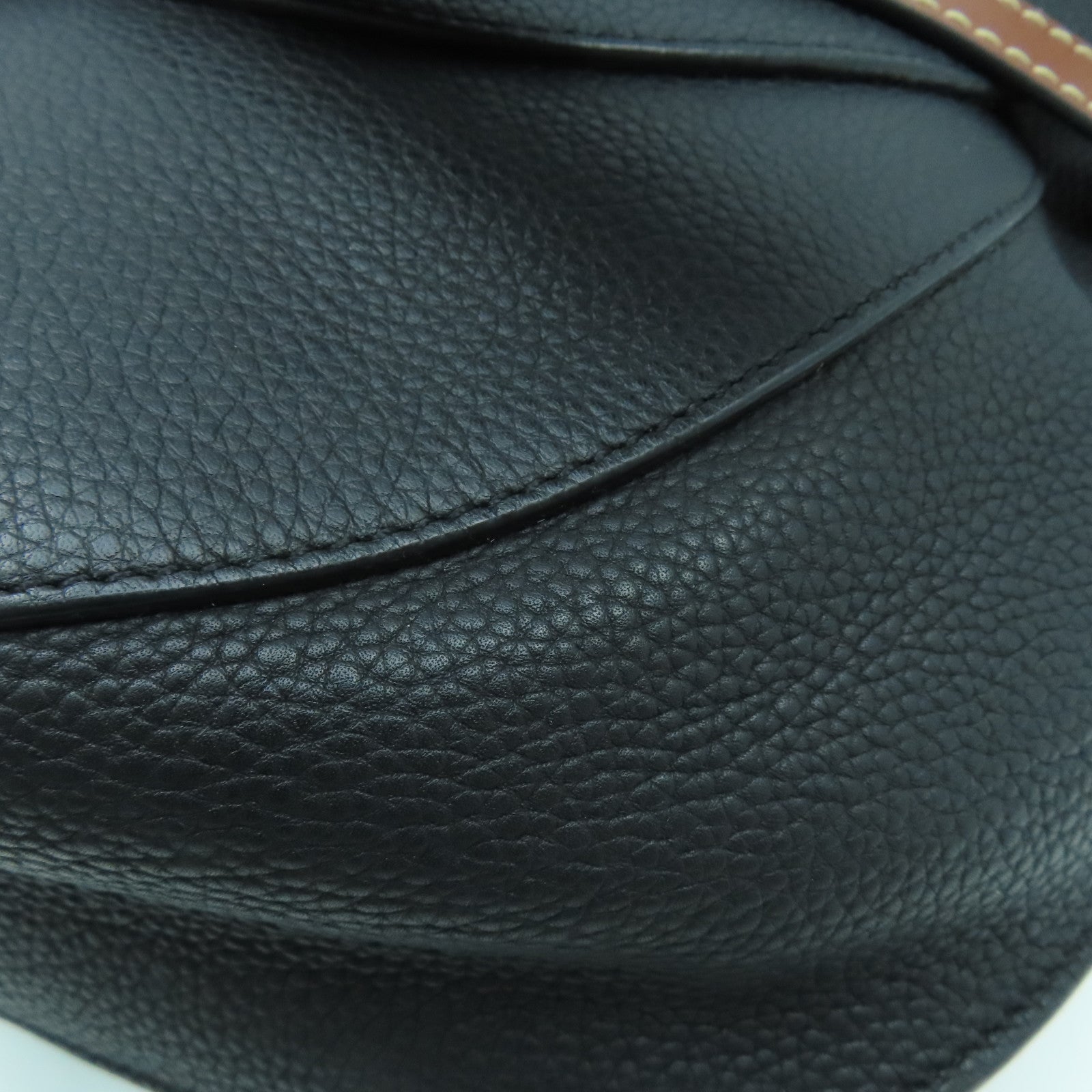 LOEWE 牛皮皮革Gate Large金扣肩背袋黑色