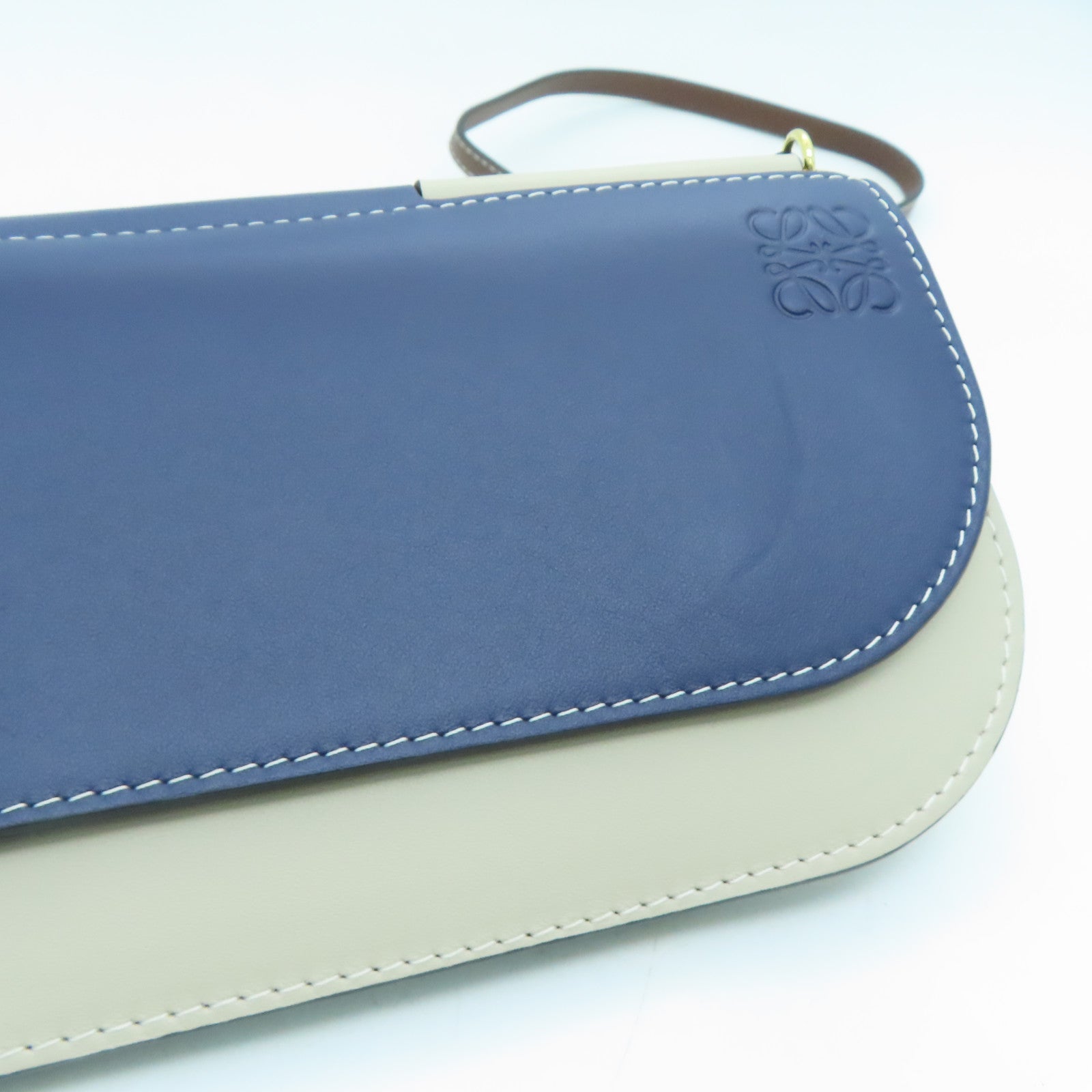 LOEWE 牛皮皮革Shoulder Bag金扣肩背袋蓝色米色
