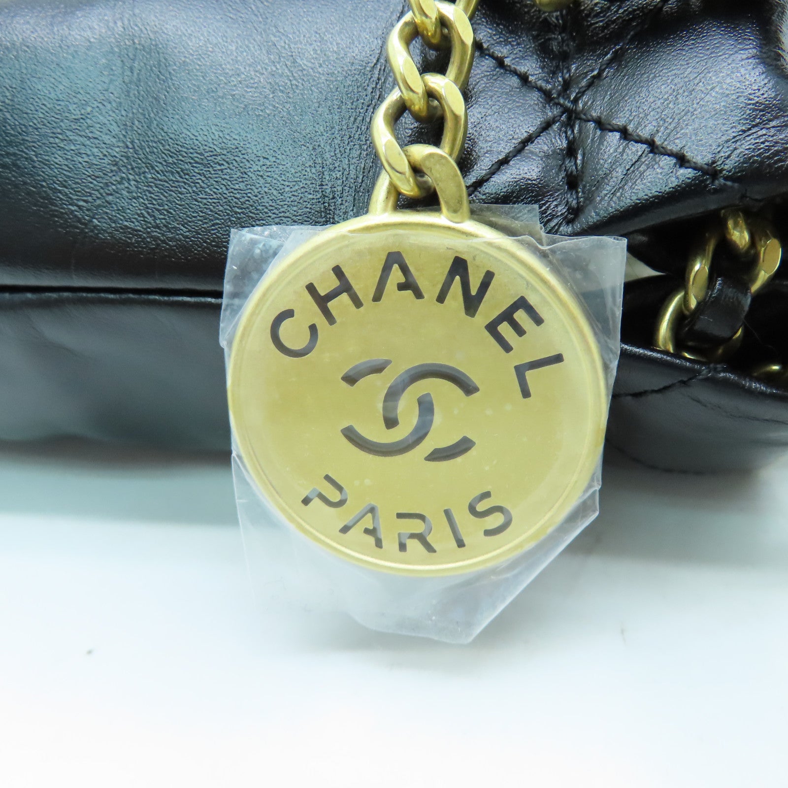 CHANEL 菱格羊皮皮革Mini 22金扣鏈帶肩背袋黑色