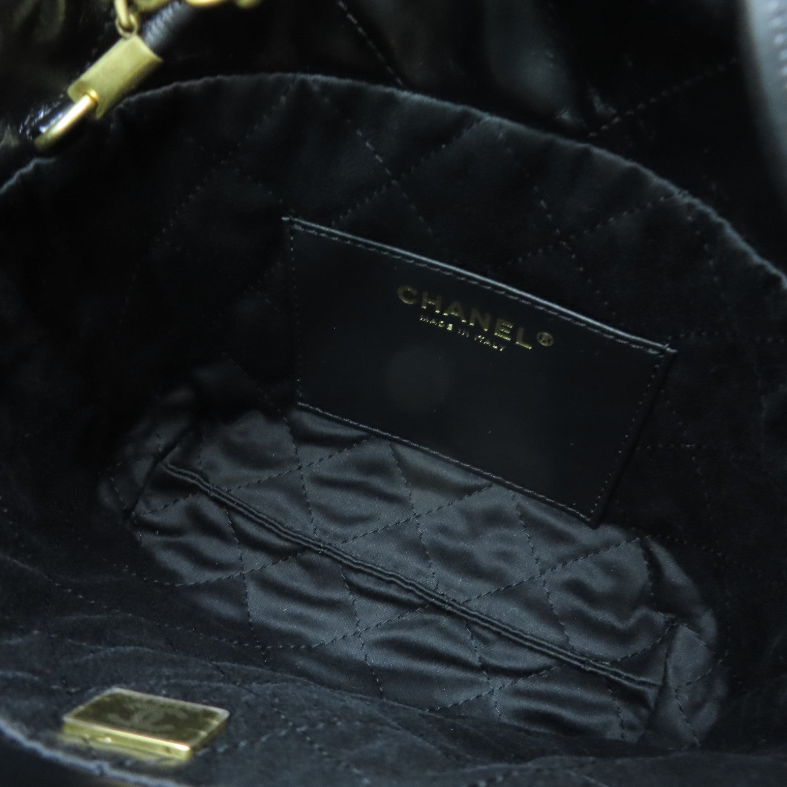 CHANEL 菱格羊皮皮革Mini 22金扣鏈帶肩背袋黑色