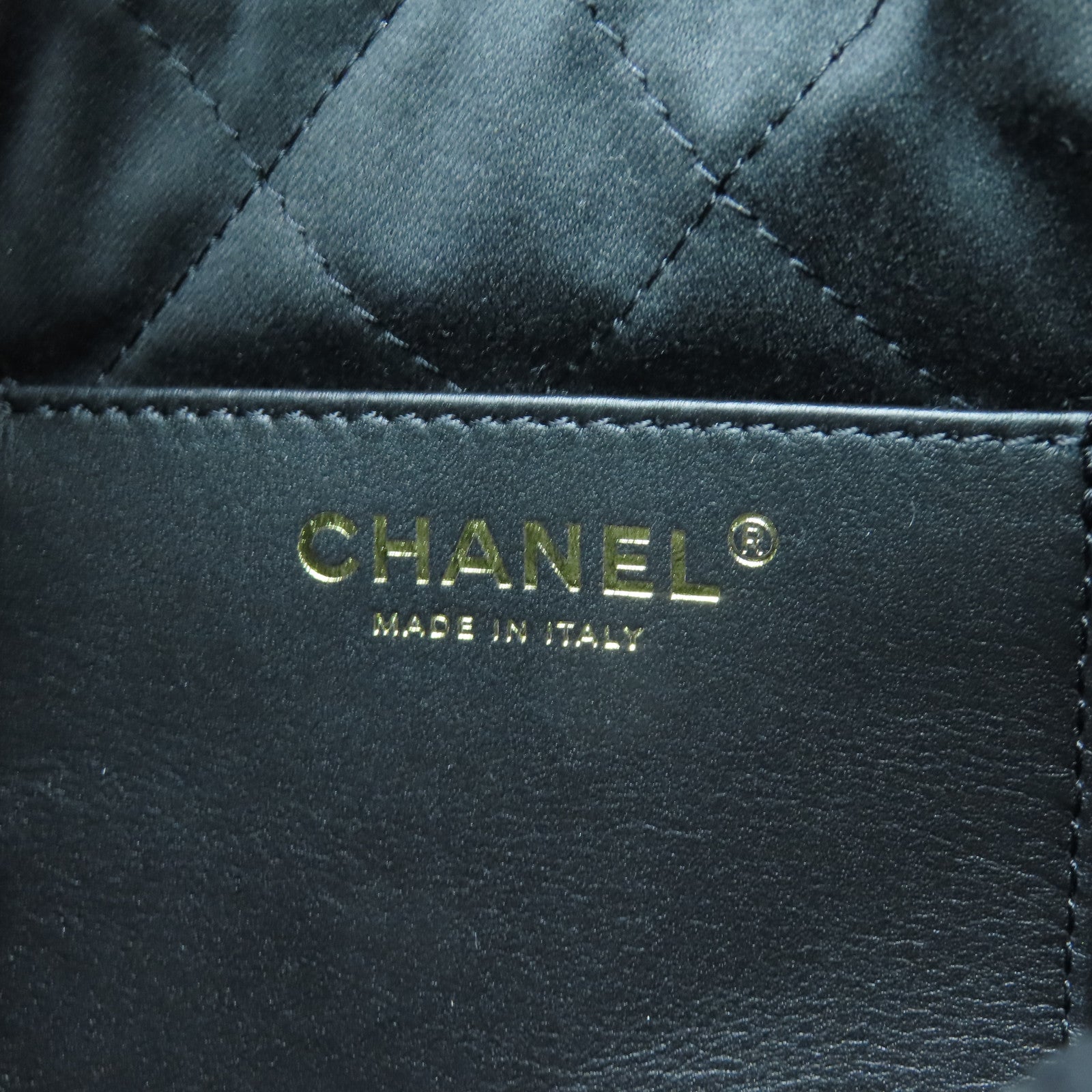 CHANEL 菱格羊皮皮革Mini 22金扣鏈帶肩背袋黑色