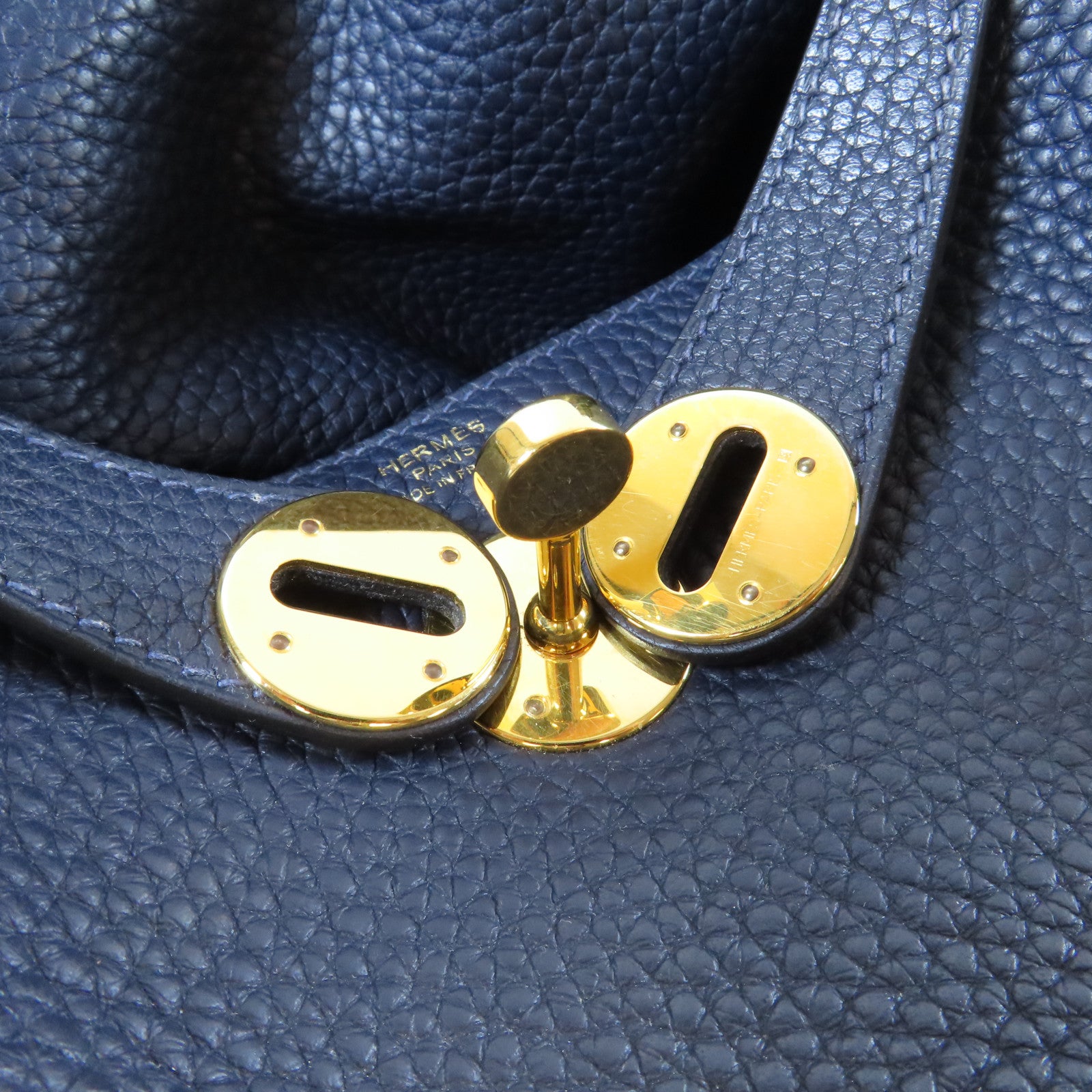 HERMES Clemence皮革Lindy 26金扣手挽肩背兩用袋Bleu Nuit午夜藍色
