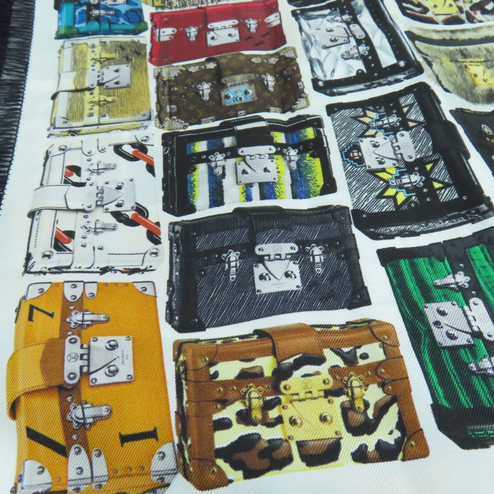 LOUIS VUITTON 絲質Scarf絲巾黑色彩色