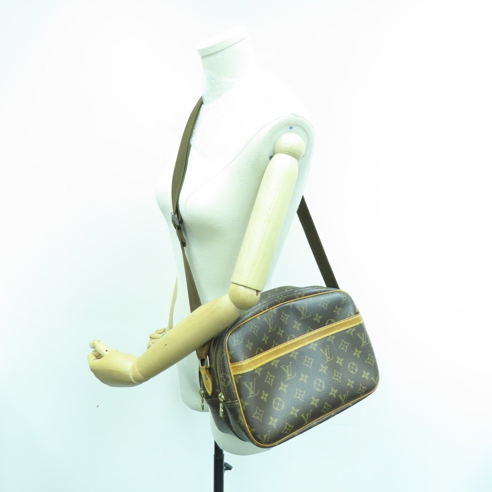 LOUIS VUITTON Monogram Reporter金扣肩背袋啡色