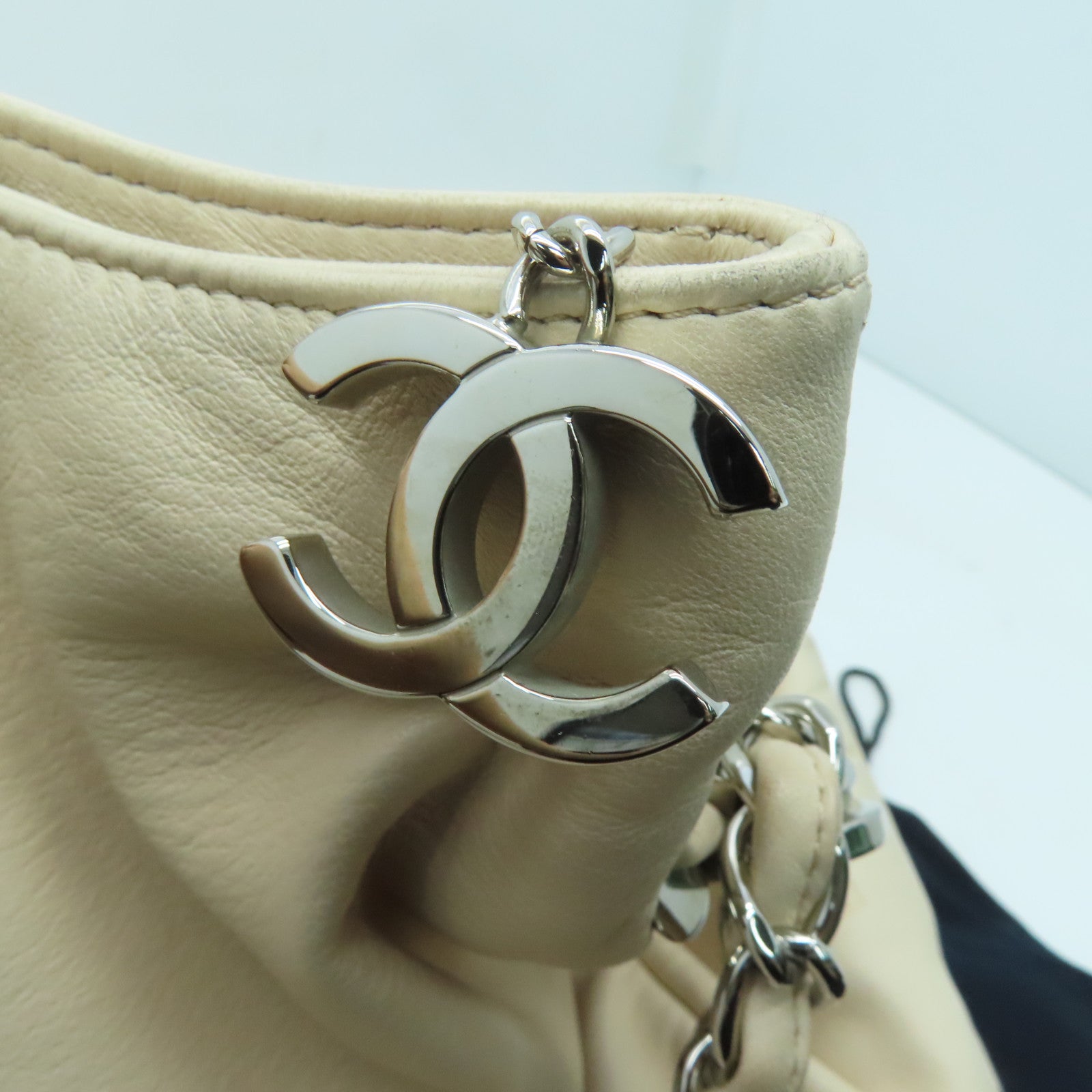 CHANEL 【激減優惠】羊皮皮革Chain Shoulder Bag銀扣肩背袋白色