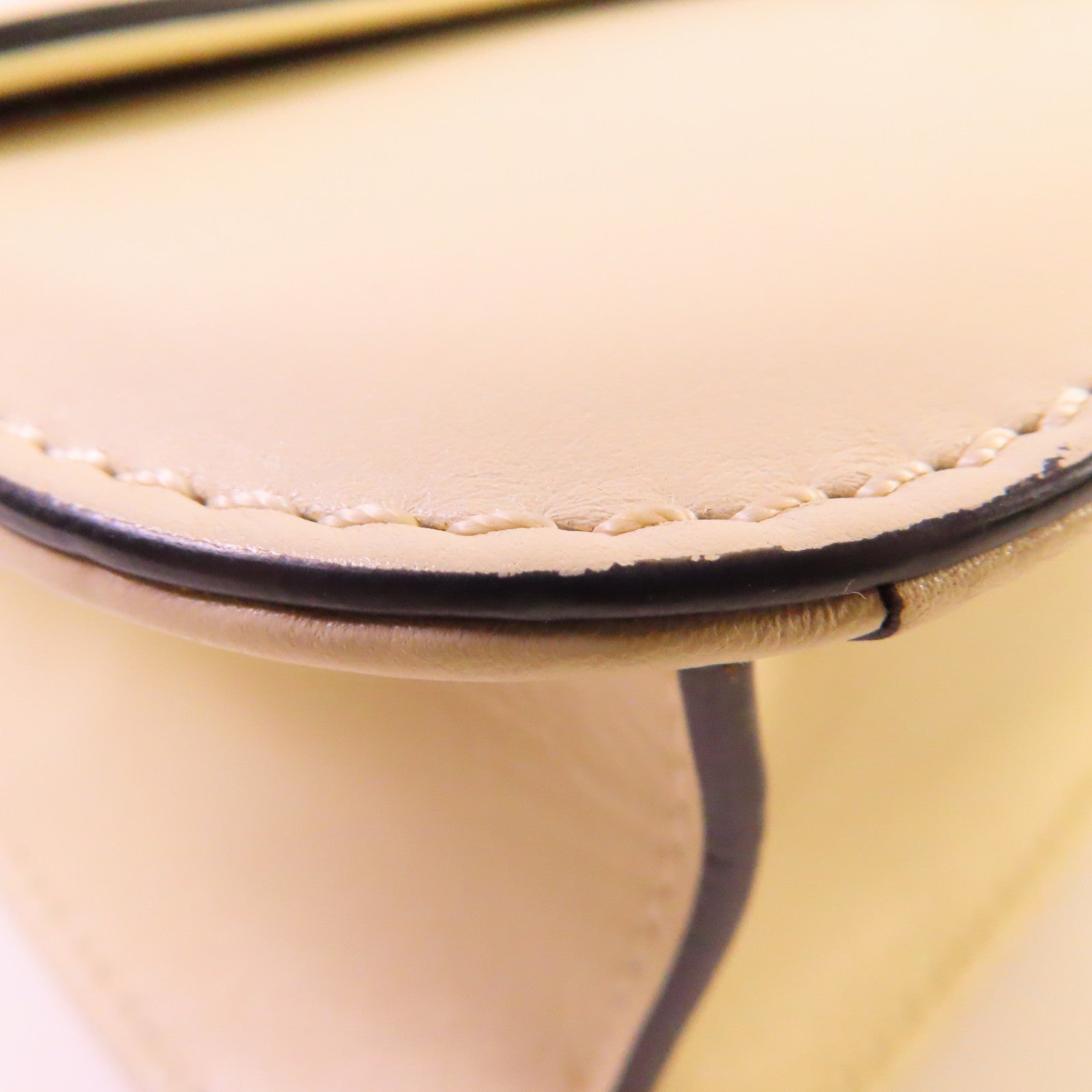 Valentino 牛皮皮革Garanani Lock Chain Shoulder Bag金扣鏈帶肩背袋米白色