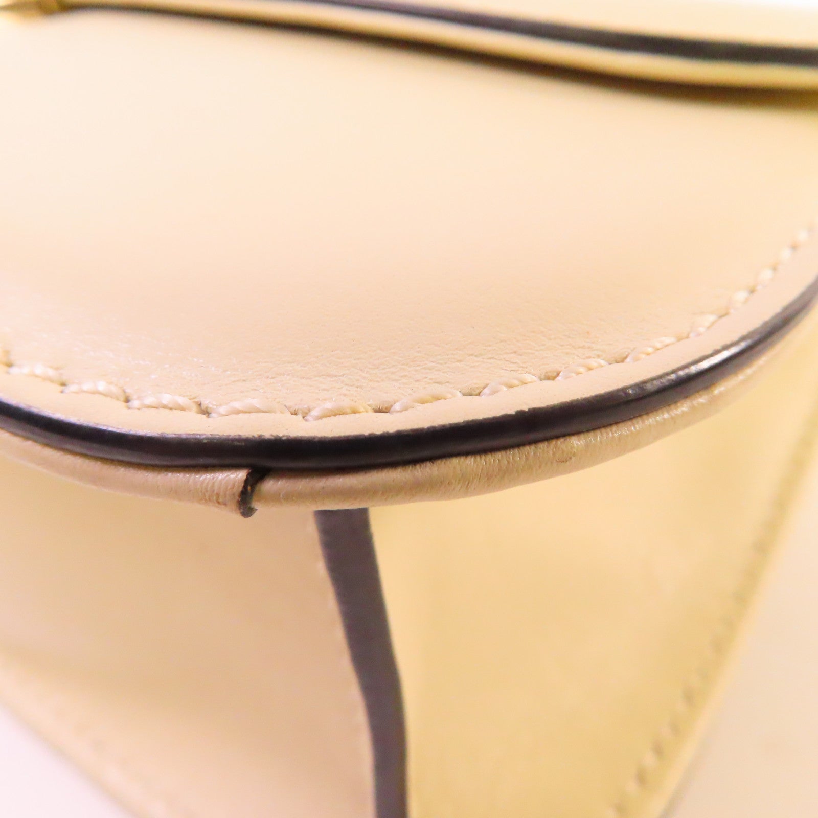 Valentino 牛皮皮革Garanani Lock Chain Shoulder Bag金扣鏈帶肩背袋米白色
