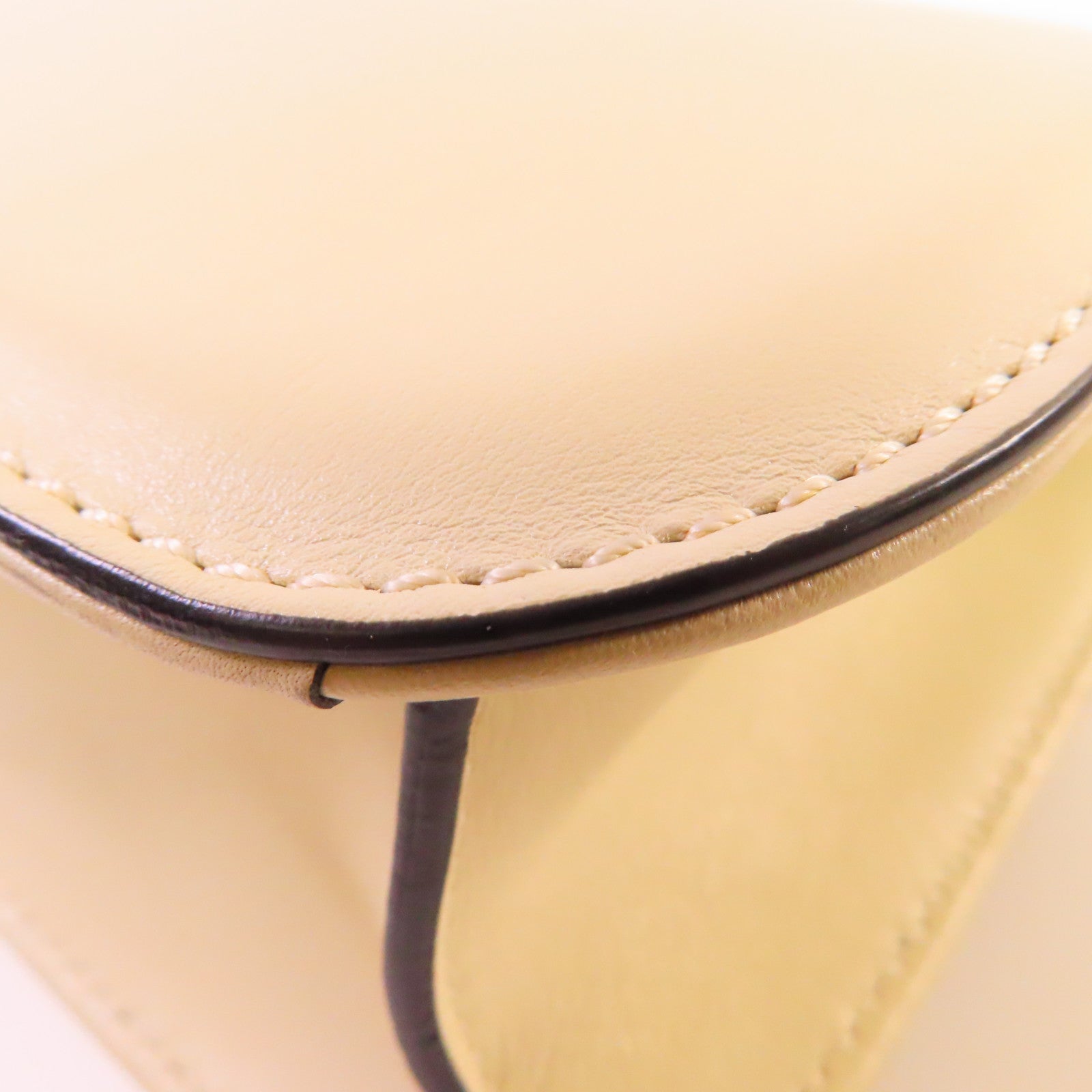 Valentino 牛皮皮革Garanani Lock Chain Shoulder Bag金扣鏈帶肩背袋米白色