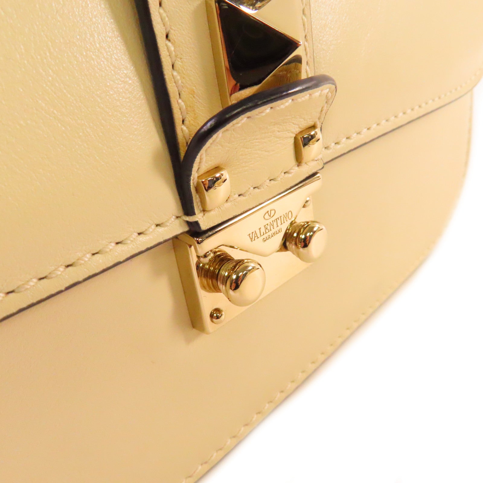 Valentino 牛皮皮革Garanani Lock Chain Shoulder Bag金扣鏈帶肩背袋米白色