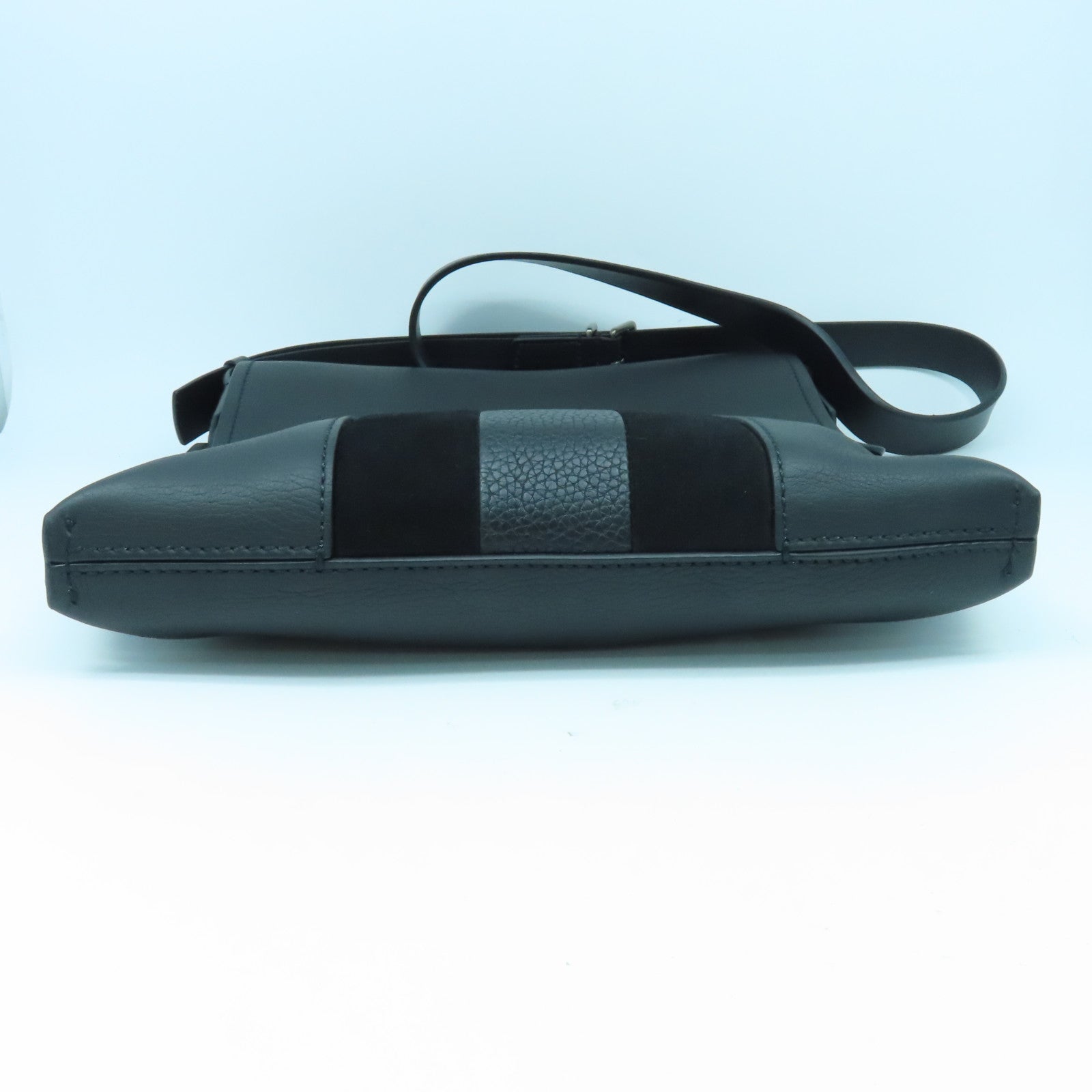 BALLY 牛皮皮革Shoulder Bag黑扣肩背袋黑色