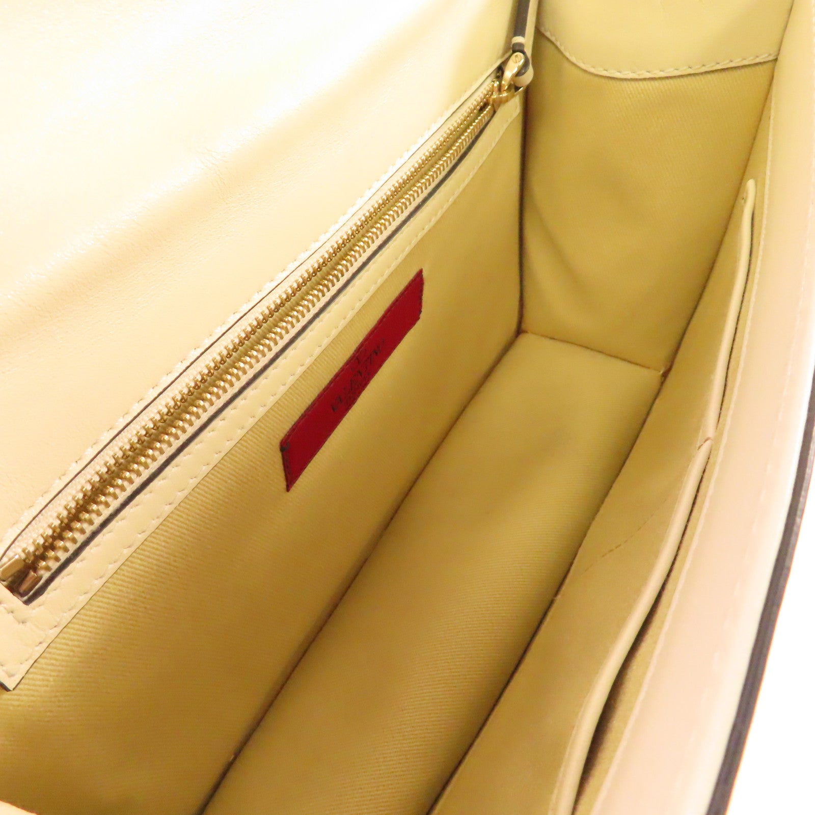 Valentino 牛皮皮革Garanani Lock Chain Shoulder Bag金扣鏈帶肩背袋米白色