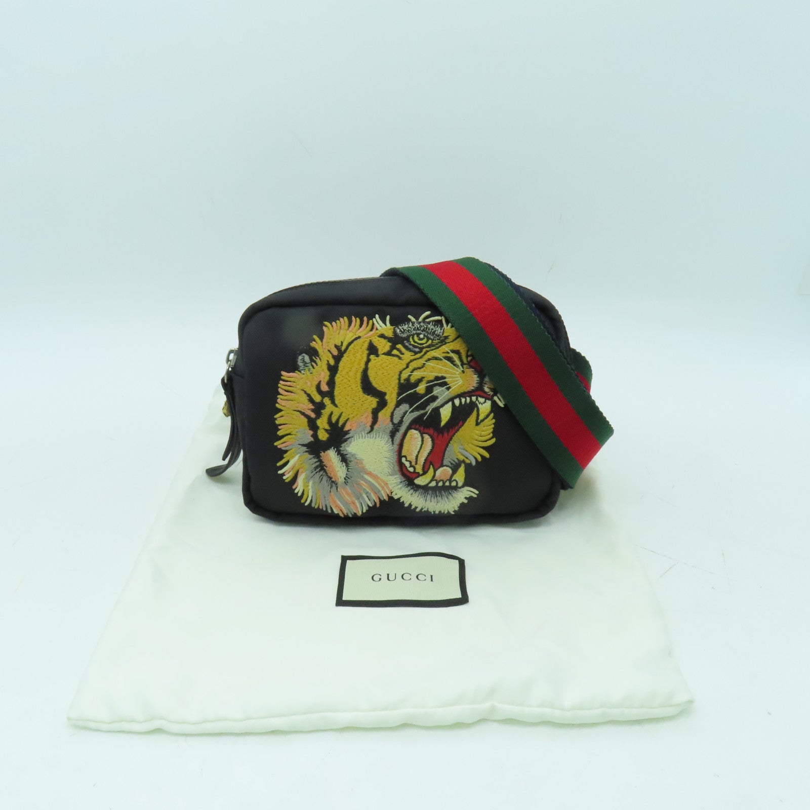 GUCCI 【激減優惠】尼龍Shoulder Bag銀扣肩背袋黑色