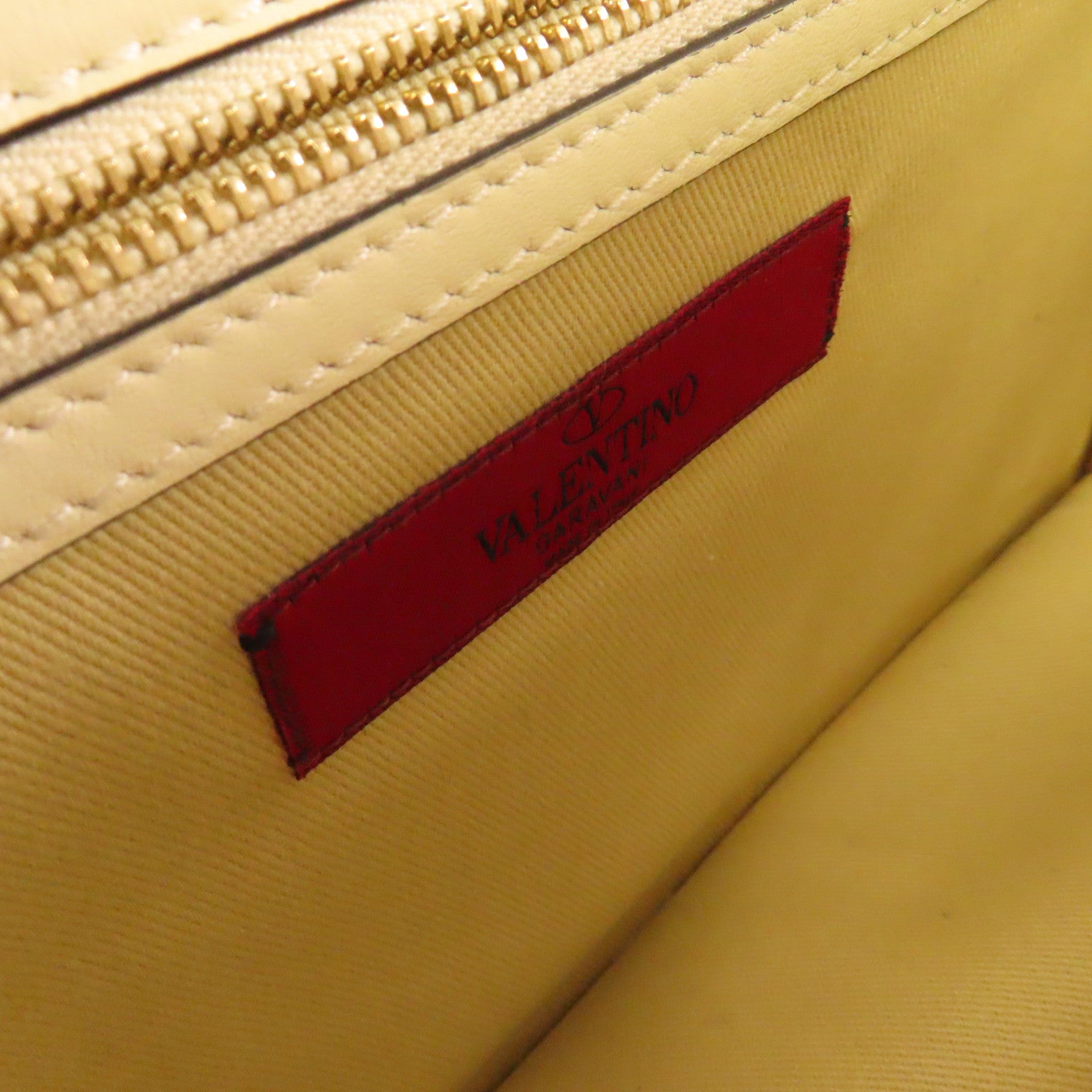 Valentino 牛皮皮革Garanani Lock Chain Shoulder Bag金扣鏈帶肩背袋米白色