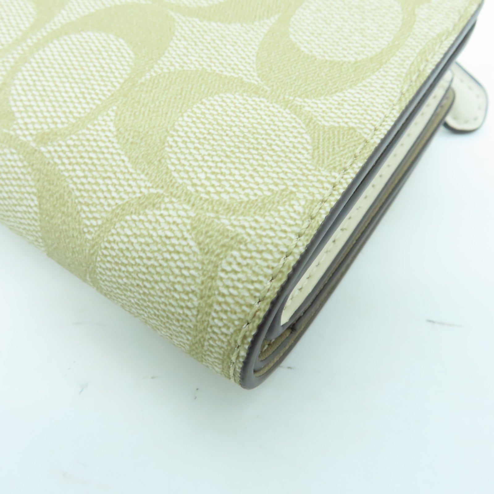COACH cowhide leather Wallet gold buckle wallet beige