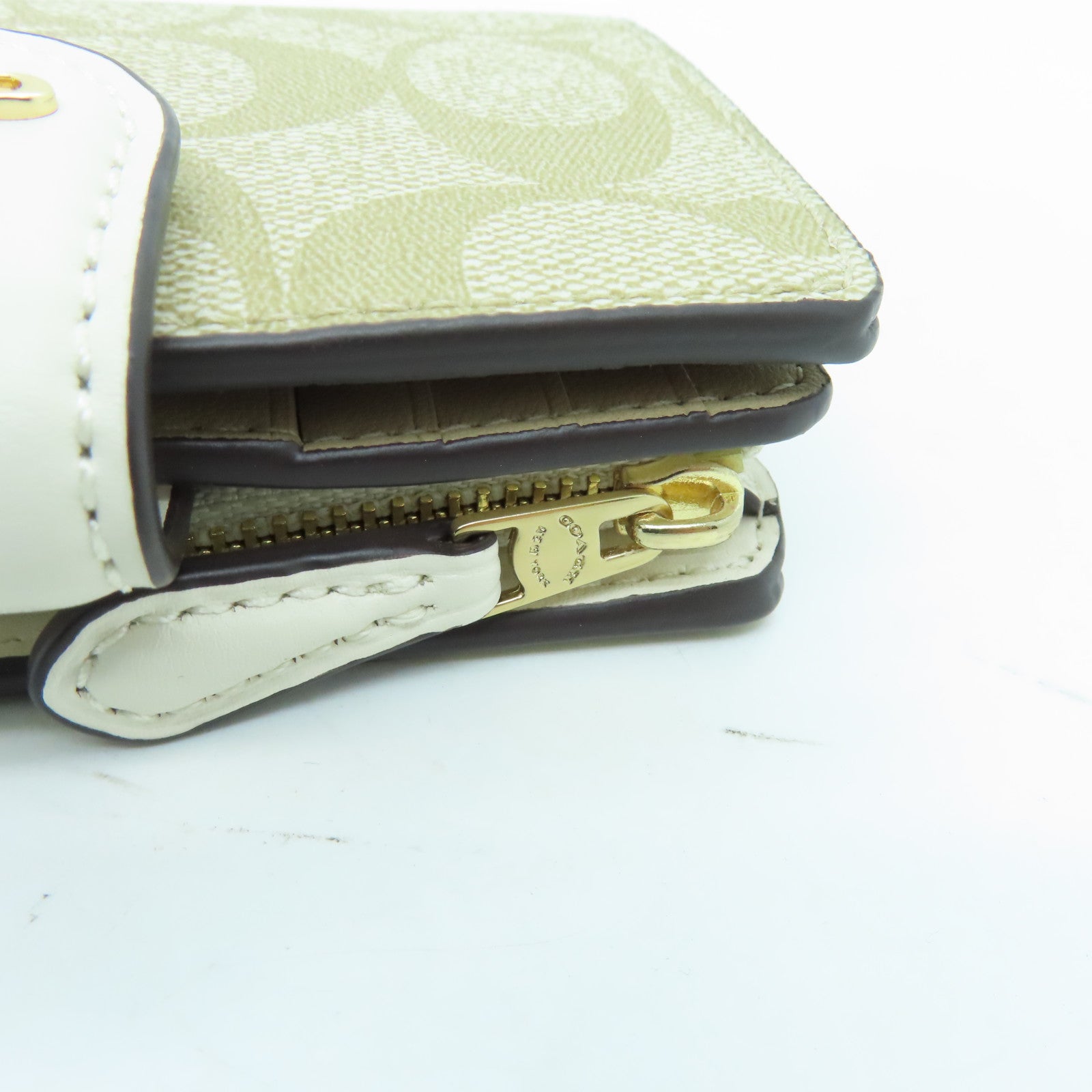 COACH cowhide leather Wallet gold buckle wallet beige