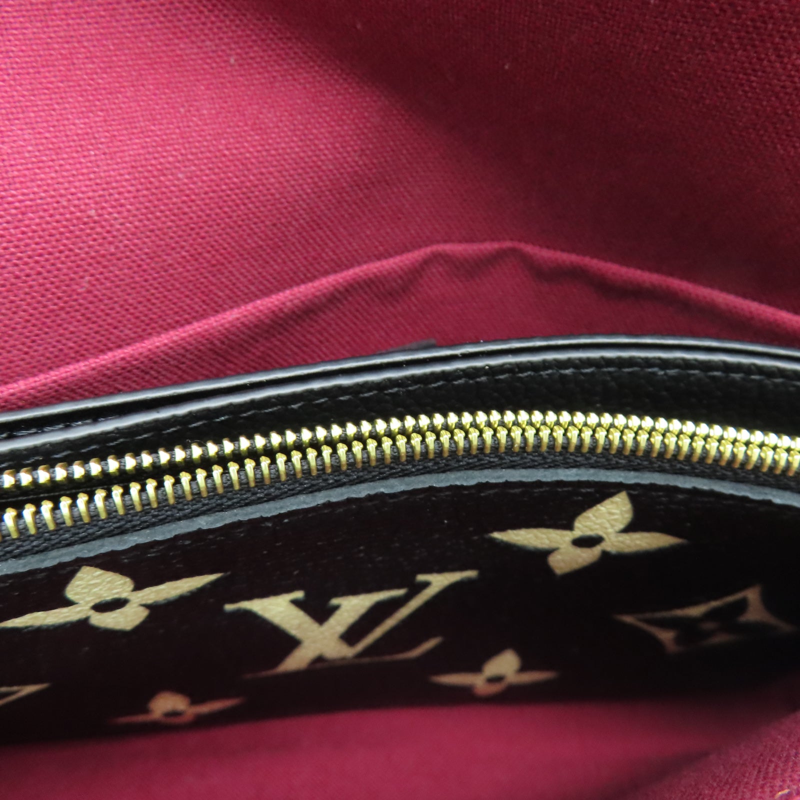 LOUIS VUITTON Monogram Empreinte Felicie Pochette Gold Buckle Chain Shoulder Bag Black/White