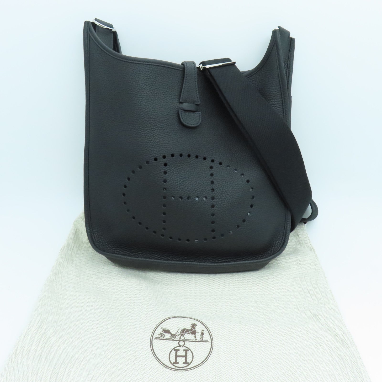 HERMES Clemence皮革Evelyne PM One Shoulder银扣肩背袋黑色