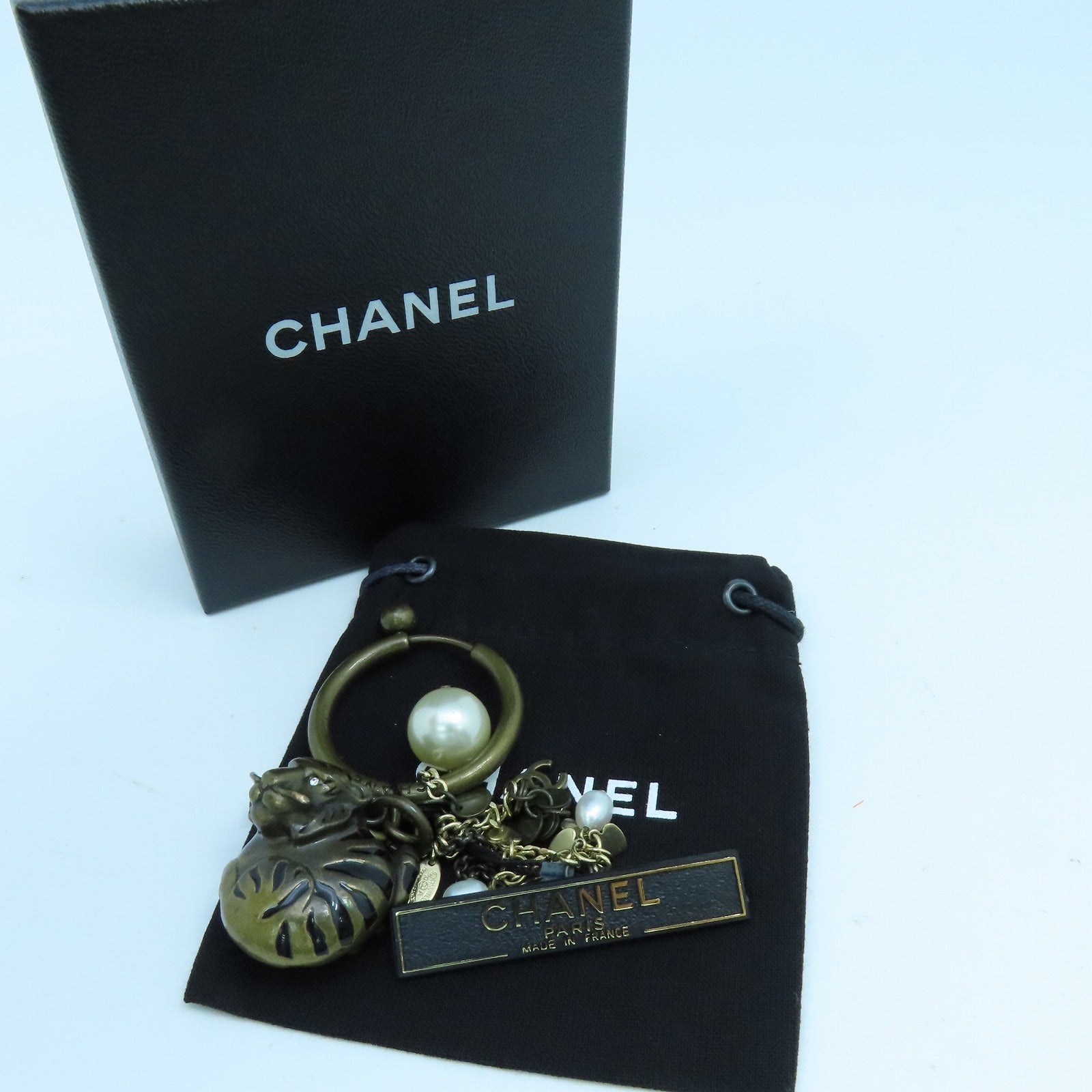 CHANEL 金属Key Holder金扣锁匙扣灰色