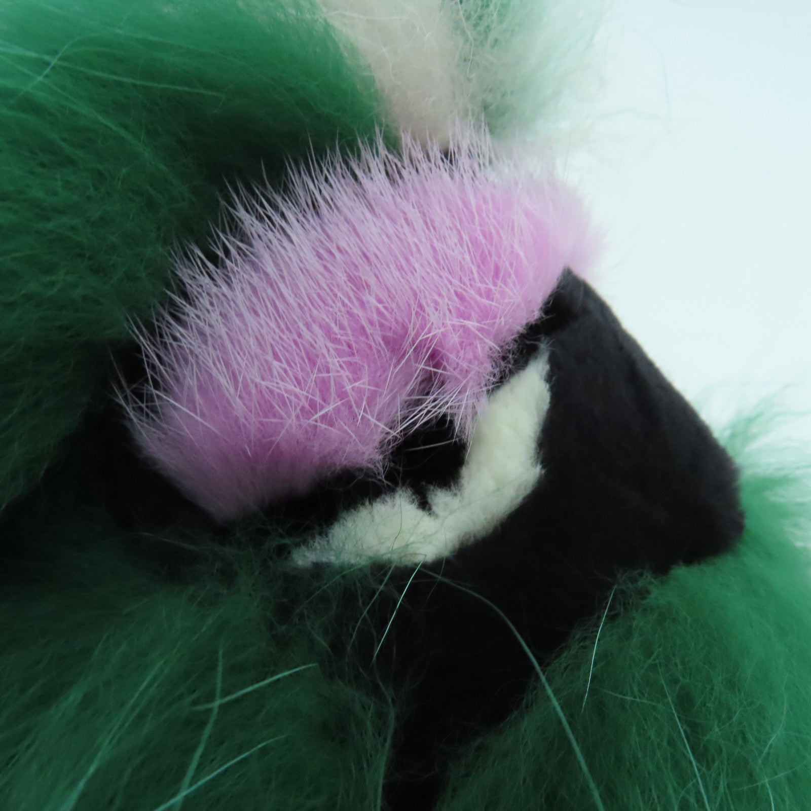 FENDI 毛茸Monster Bug Charm金扣掛飾綠色