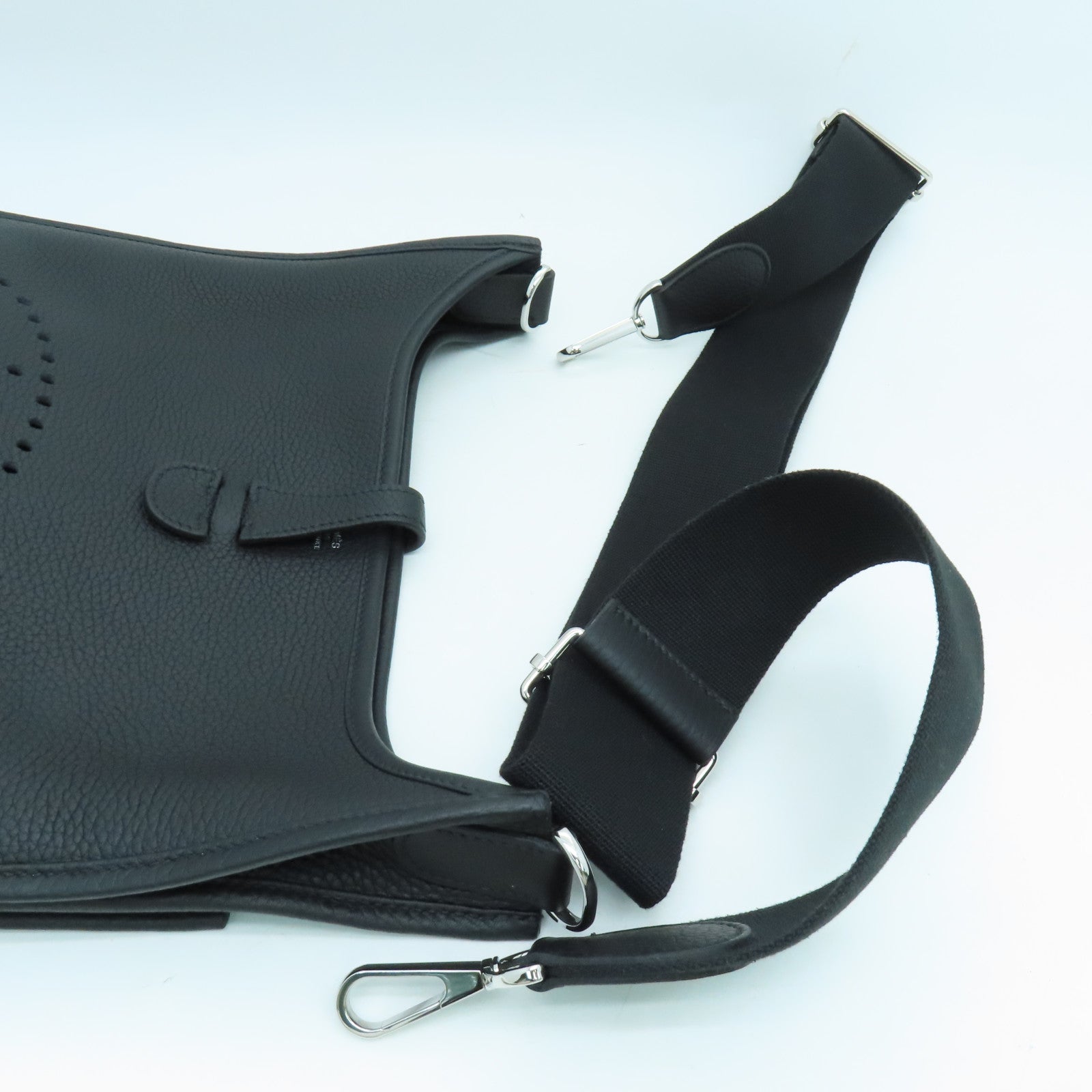 HERMES Clemence皮革Evelyne PM One Shoulder银扣肩背袋黑色
