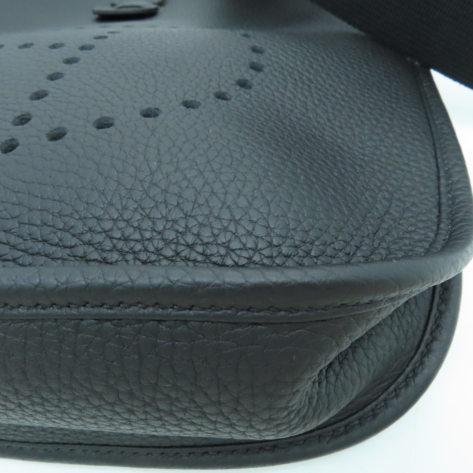 HERMES Clemence皮革Evelyne PM One Shoulder银扣肩背袋黑色