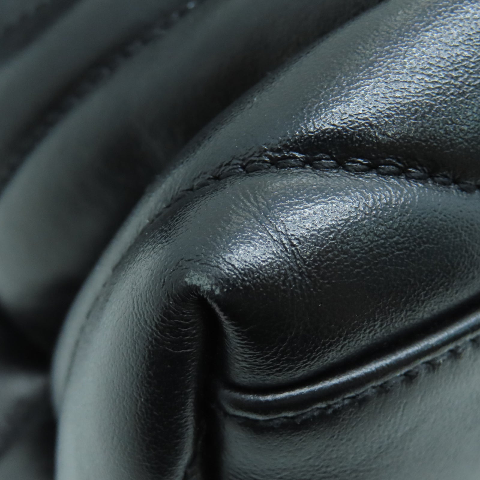 SAINT LAURENT 斜紋牛皮皮革Loulou銀扣肩背袋黑色